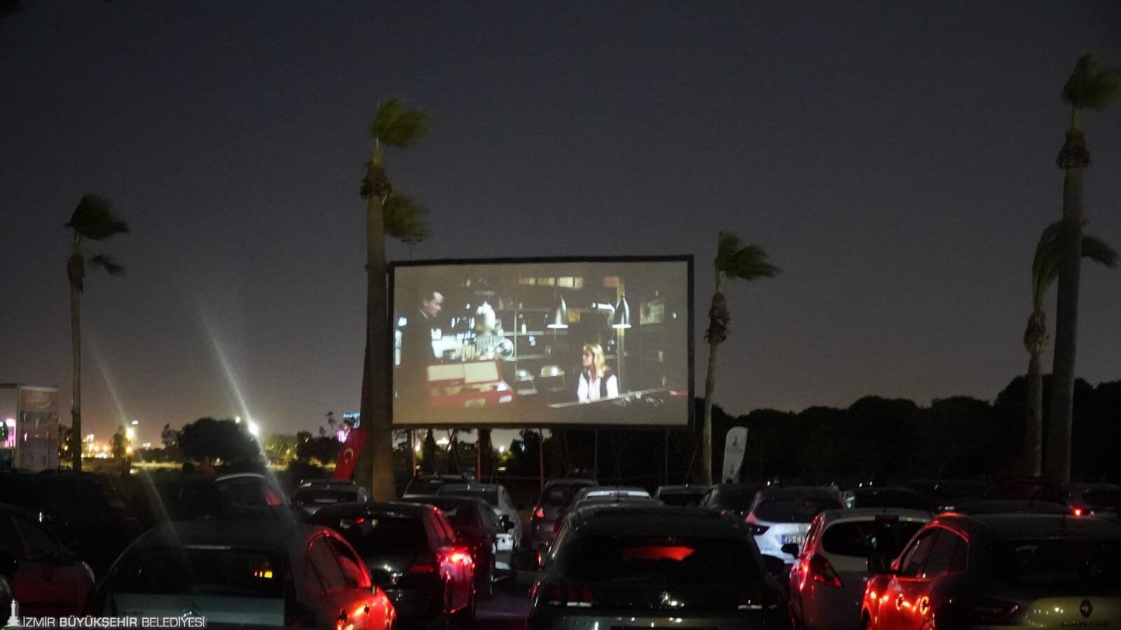 İzmir’de film keyfi bu kez arabada! Ücretsiz QR Kod için tarih verildi