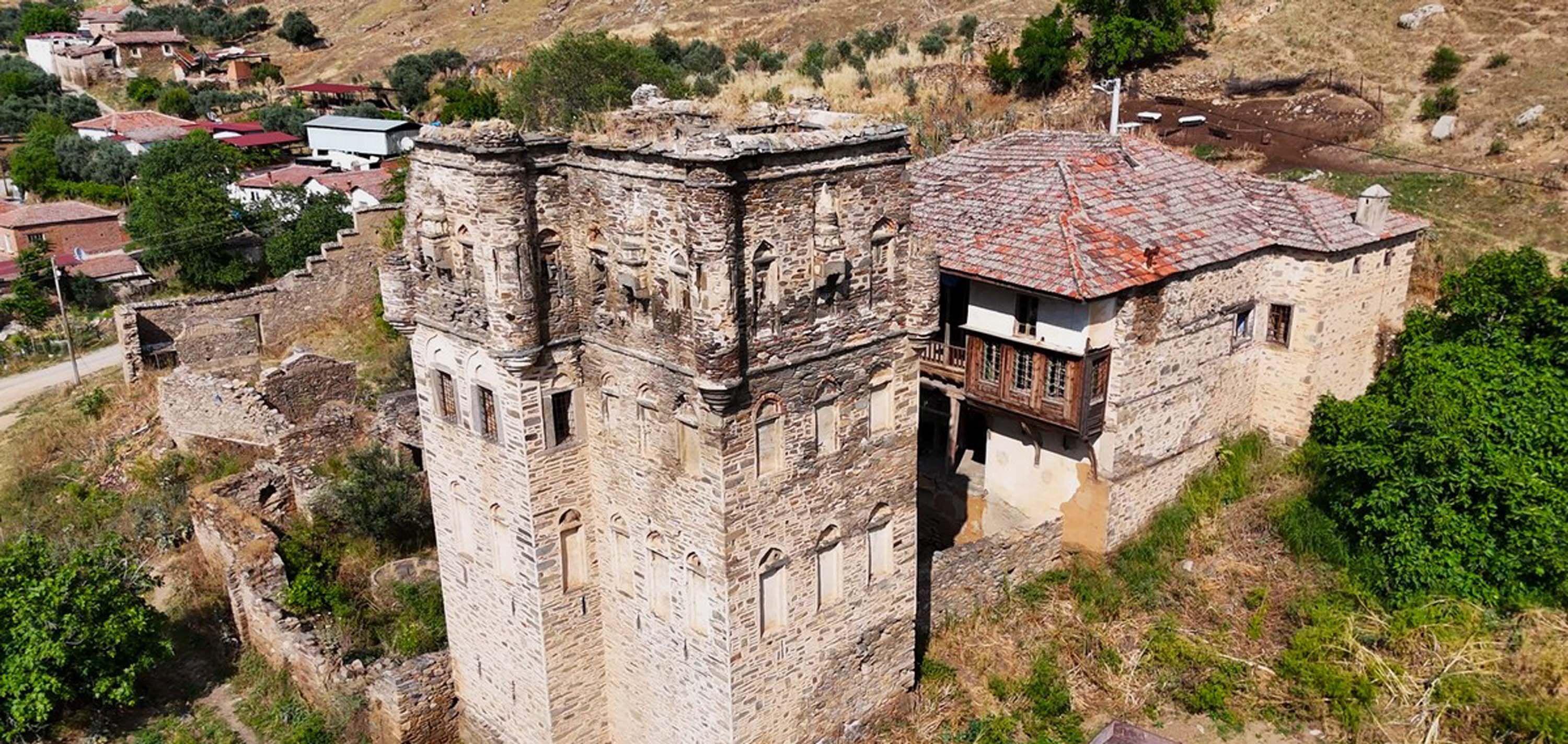 Aydın’da ayakta kalan üç kuleden biri! Zindanından hamamına eksiksiz Ege’nin 200 yıllık az bilinen tarihi şatosu