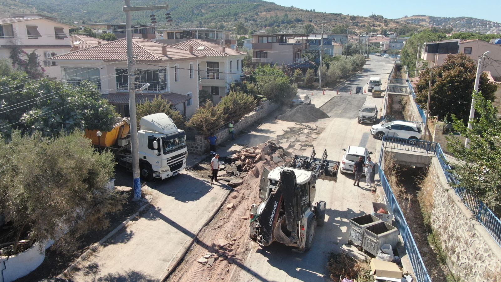 Başkan Fıçı Açıkladı Foça’nın Birçok Noktasında Yol Çalışmaları Hız Kazandı (1)