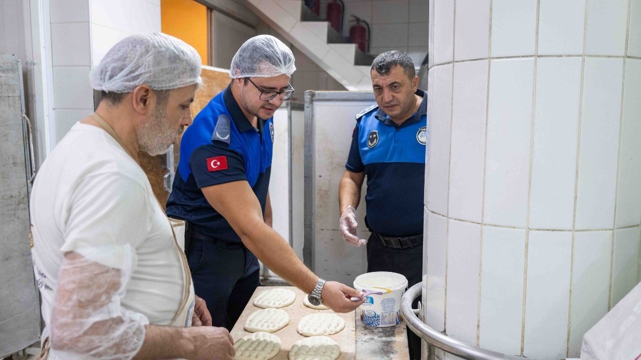 Bornova'da gece yarısı denetim! 4 işletmeye işlem yapıldı