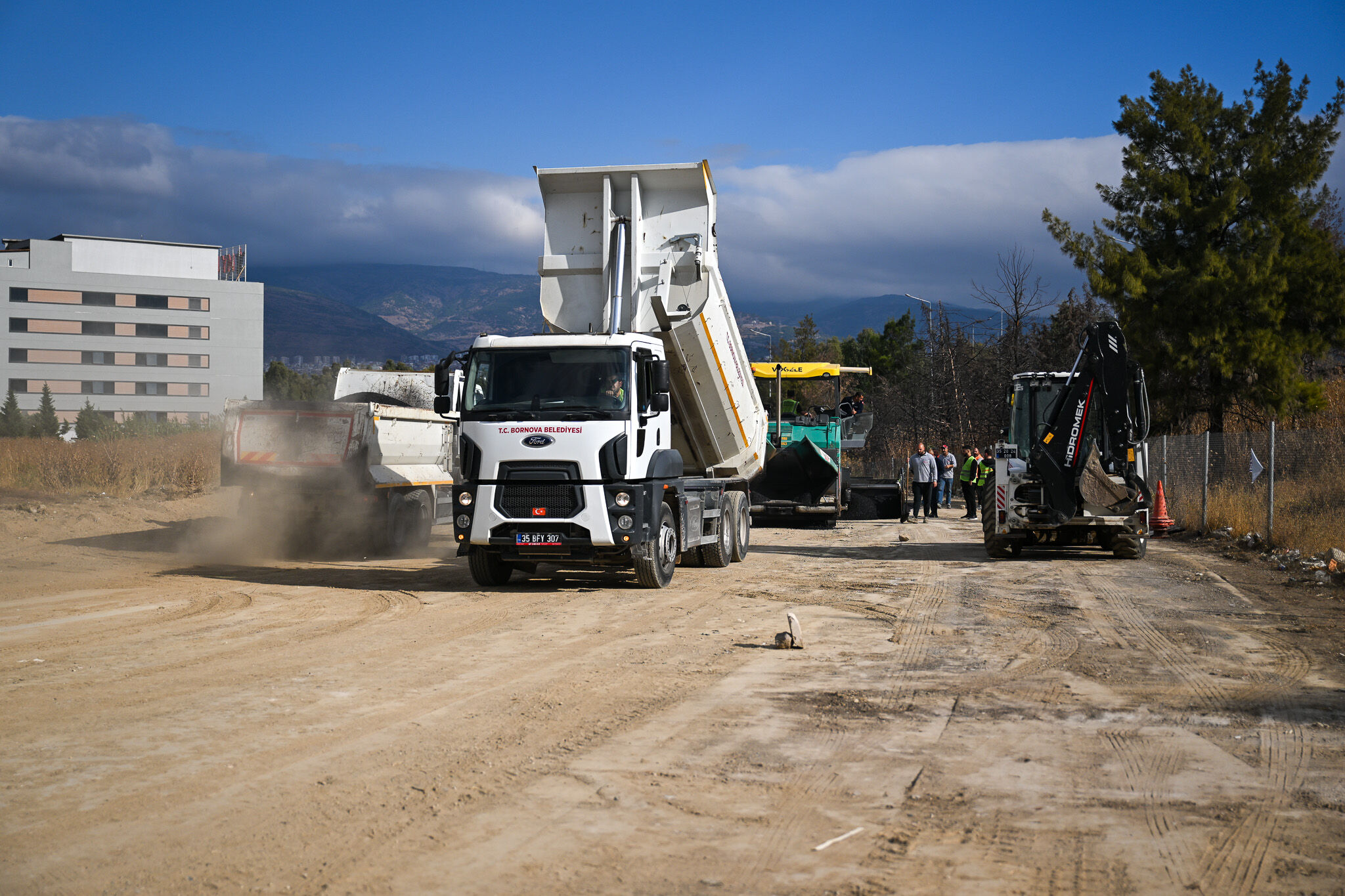 Bornova’da Yıllardır Beklenen Yol Çalışması Başladı Başkan Eşki Sözünü Tuttu (2)