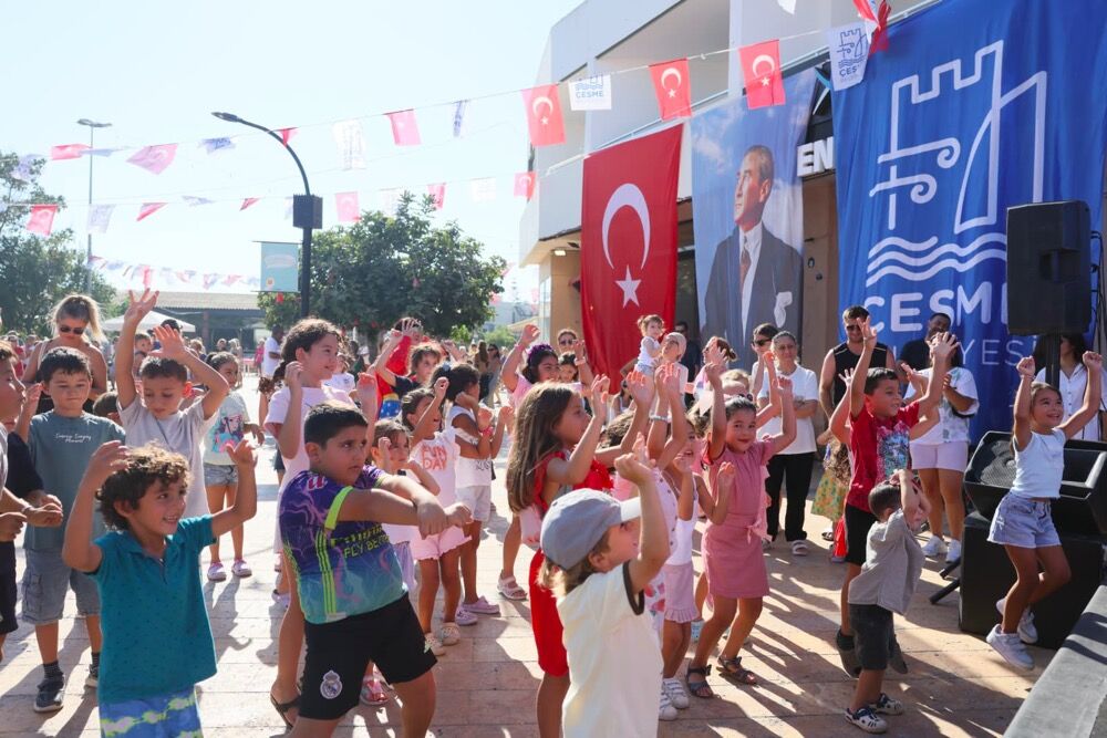 Çeşme’de Balıkçılık Sezonu Şenlikle Başladı Balık Ekmek Ikram Edildi (1)