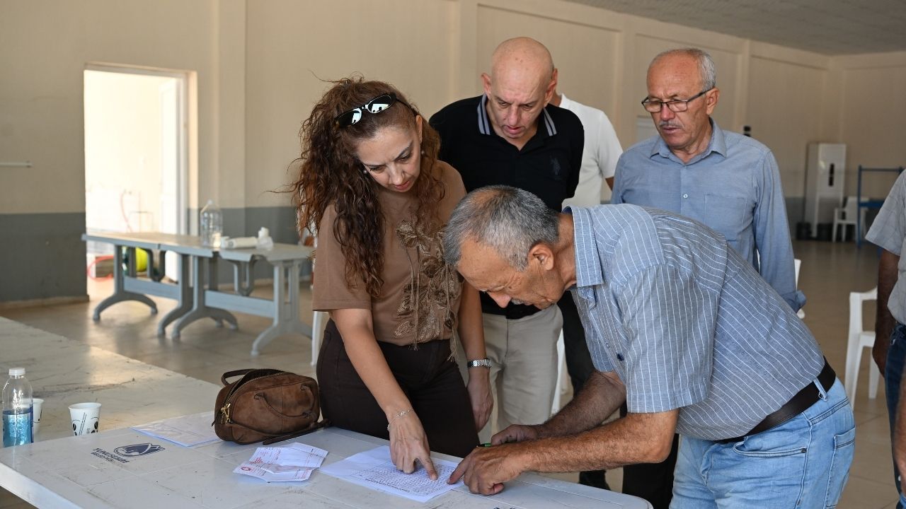 Çilek Üreticilerinin Beklediği Destek Geldi Malç Naylonları Dağıtıldı (2)