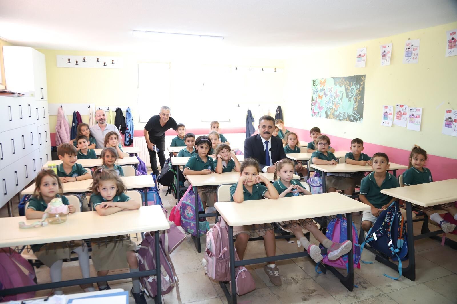 Dikili’de Birinci Sınıfa Başlayan Her Öğrenciye Eğitim Seti Hediye Edildi (2)