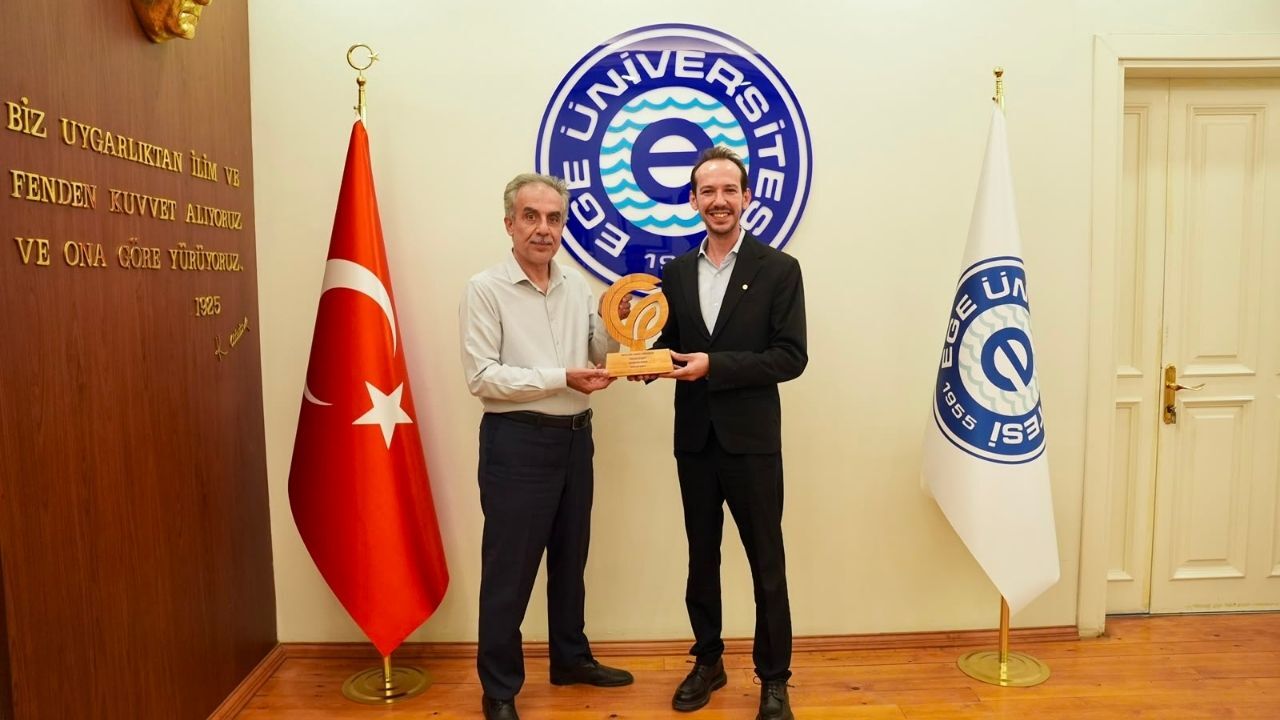 Ege Üniversitesi Çalışanı Sıfır Atık Sanat Yarışması’nda Birinci Oldu (2)