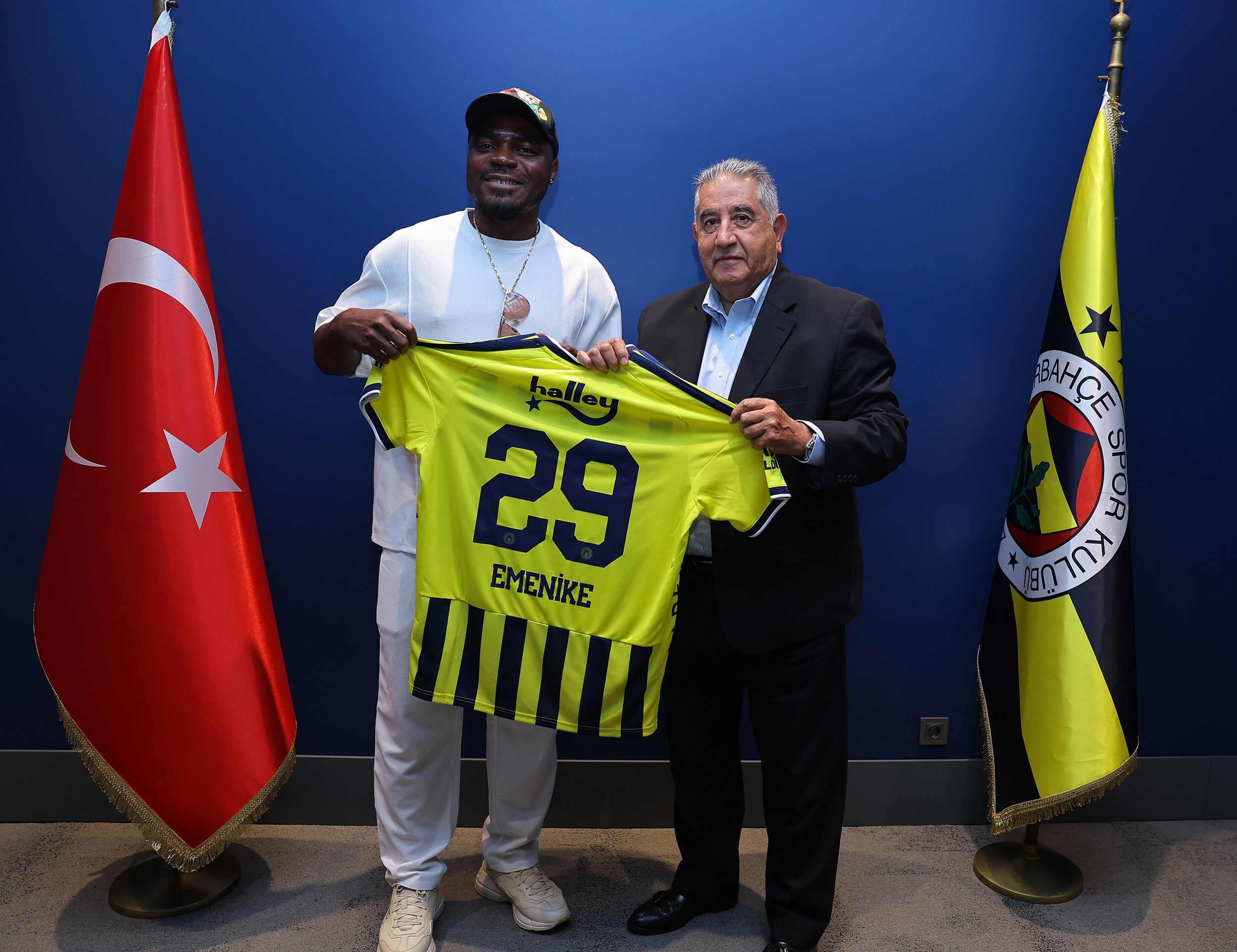 Emenike yıllar sonra Fenerbahçe’ye döndü! İşte ilk sözleri
