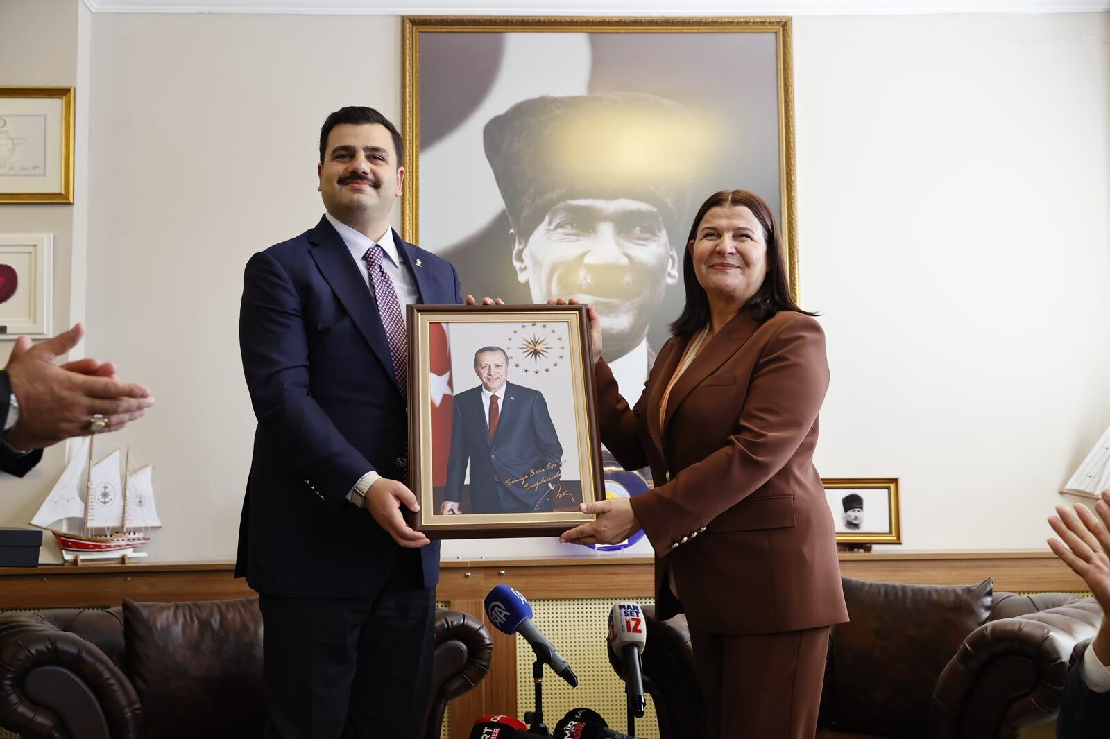 Eyyüp Kadir İnan’dan Özgür Özel’in İzmir'deki O Sözlerine Sert Tepki (1)
