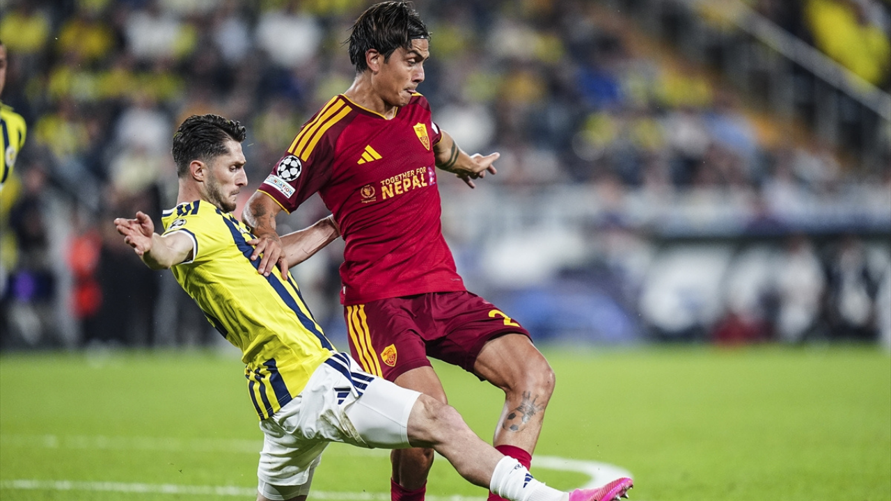 Fenerbahçe geriye düştü, pes etmedi! Roma karşısında puanı kaptı