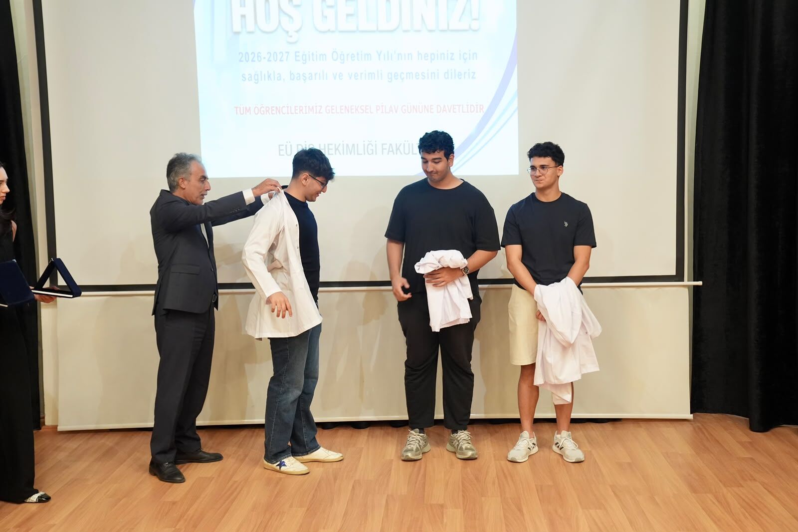 Genç diş hekimi adayları EÜ’de beyaz önlüklerini giydi