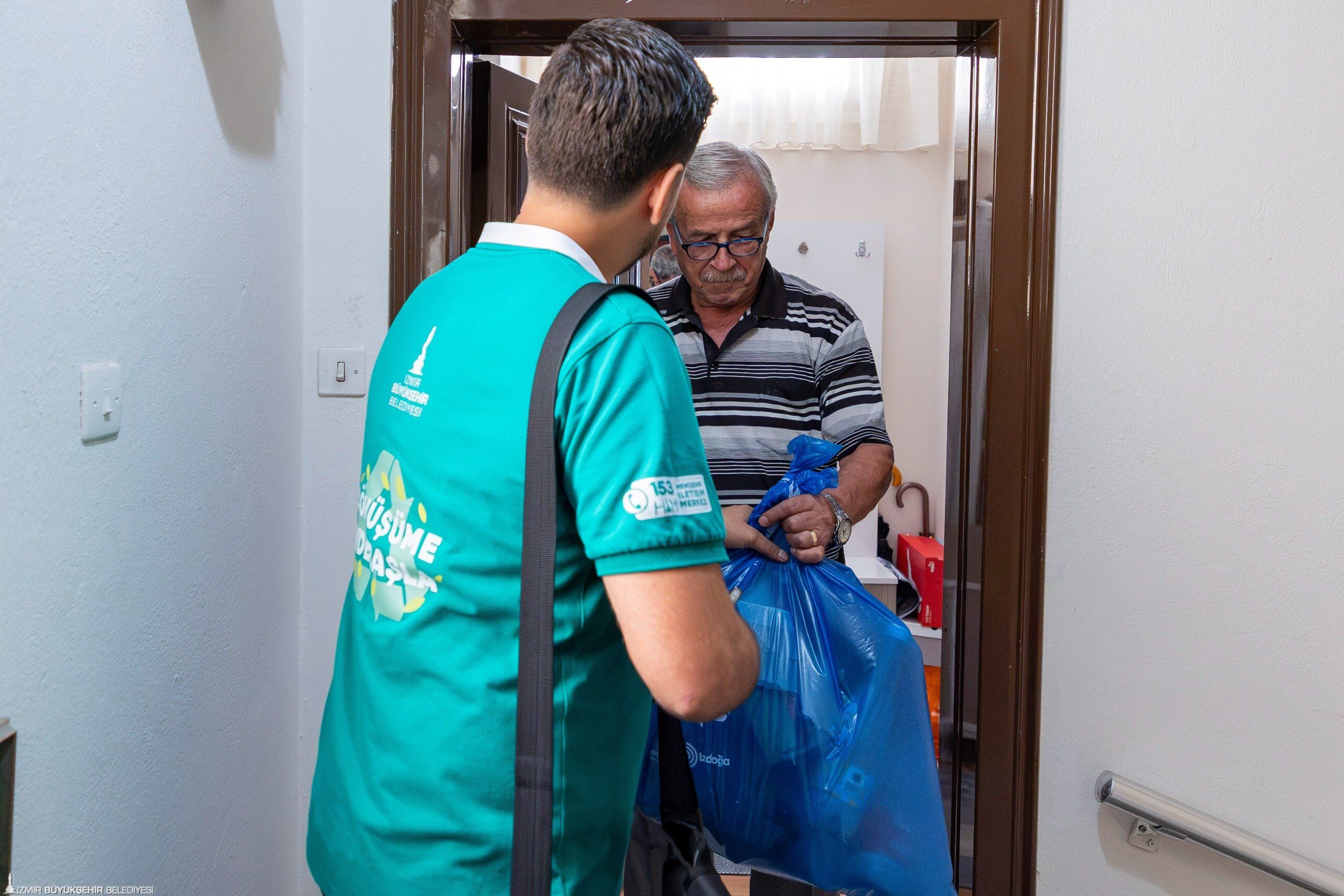 İzmir’de Atıklar Evlerden Toplanıyor 9 Ilçe Ve 33 Mahalleye Yayıldı (1)