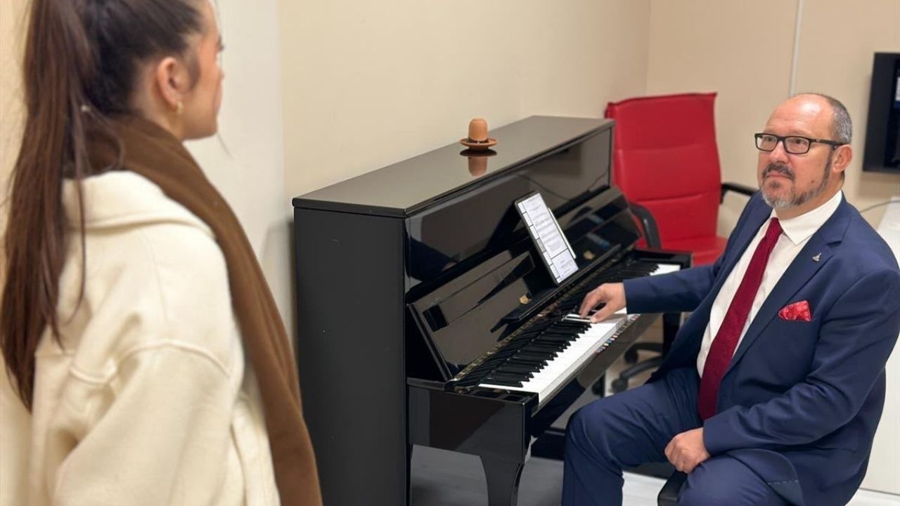 İzmir’de gençlere ücretsiz sanat eğitimi desteği: 17 öğrenciden 11’i üniversiteye yerleşti