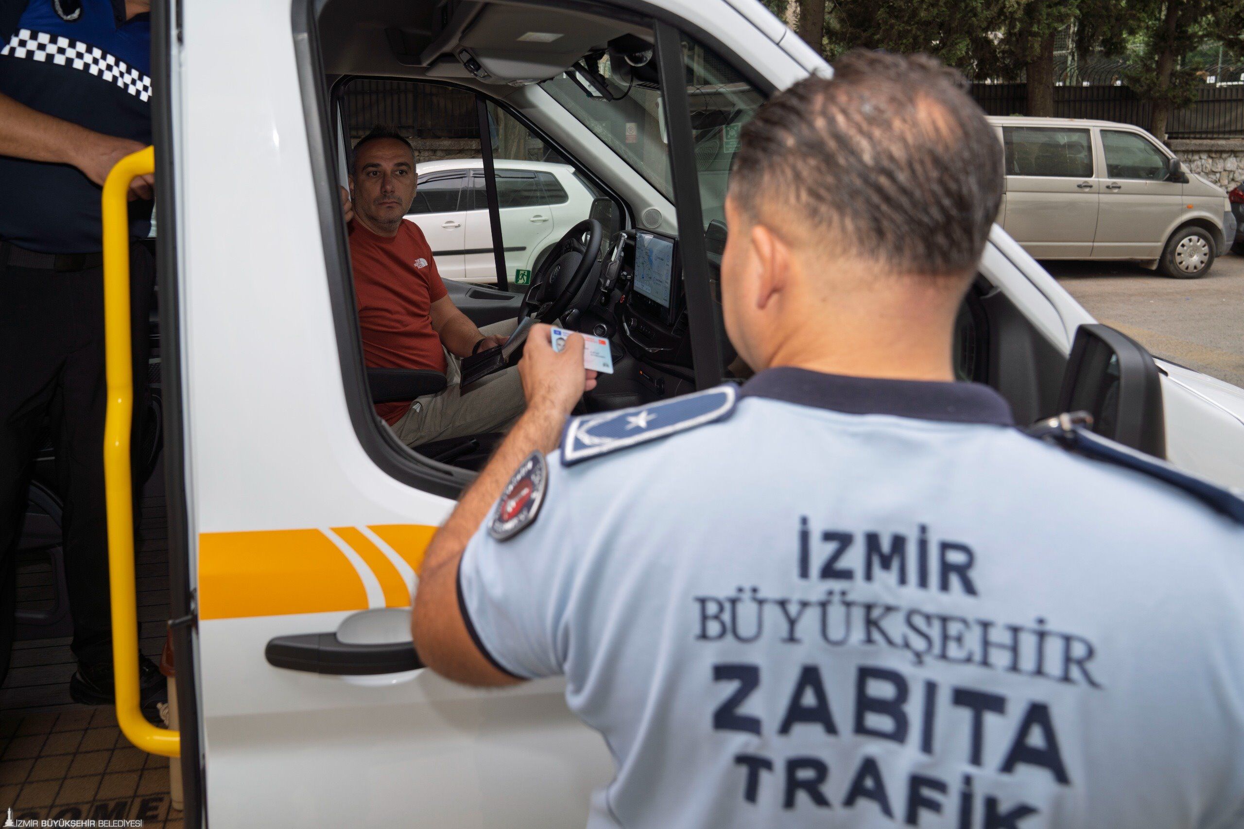 İzmir’de Okul Servisleri Mercek Altında 445 Araca Ceza (1)