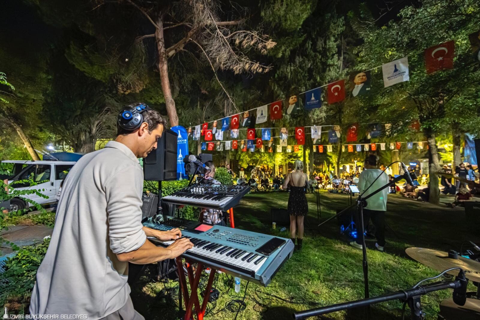 İzmir’de Parklar Konser Alanına Dönüşüyor Sıradaki Durak Belli Oldu (1)