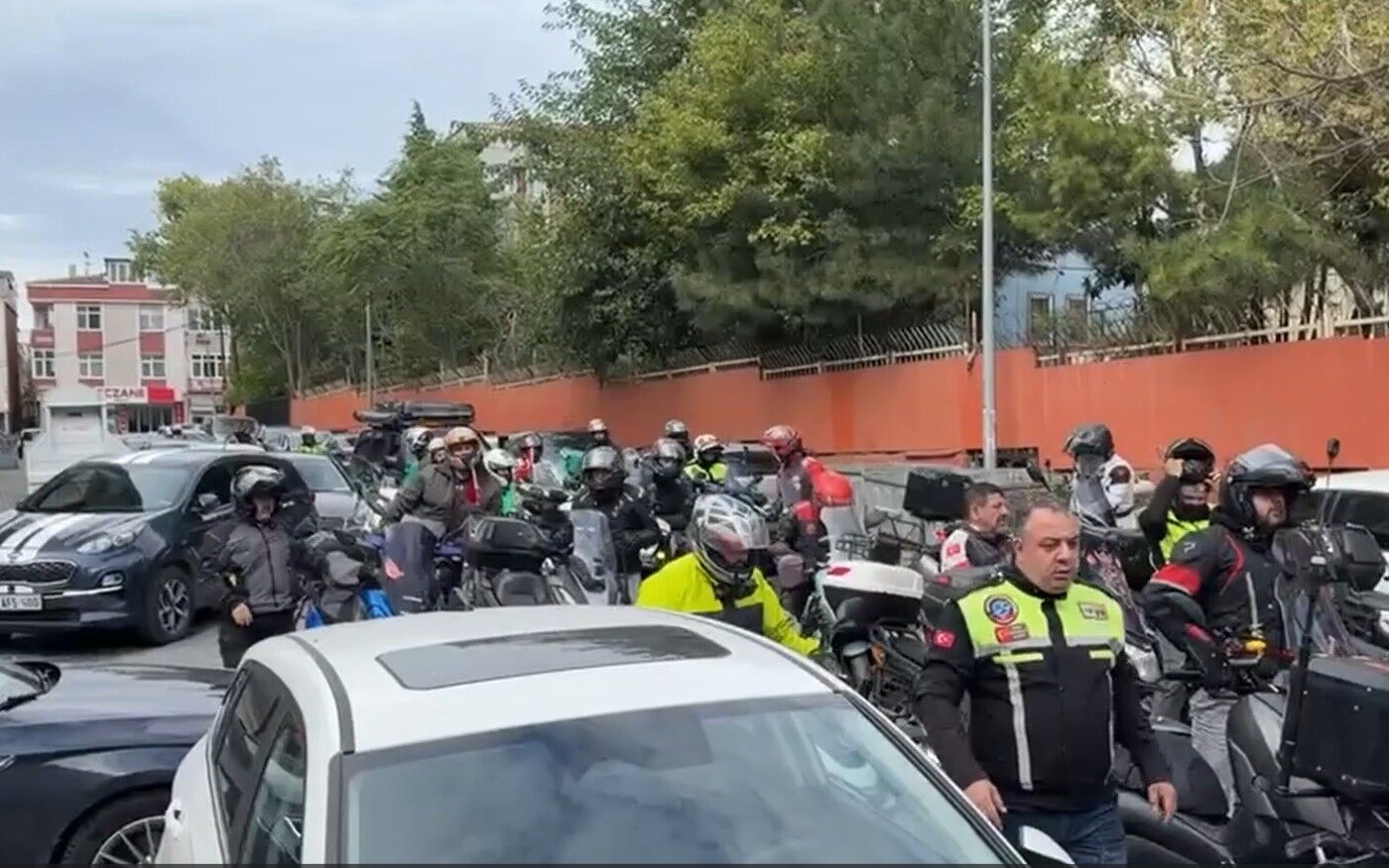 İzmir'deki Kazada Hayatını Kaybetmişti! Motovlogcu Dayı Son Yolculuğuna Uğurlandı (2)