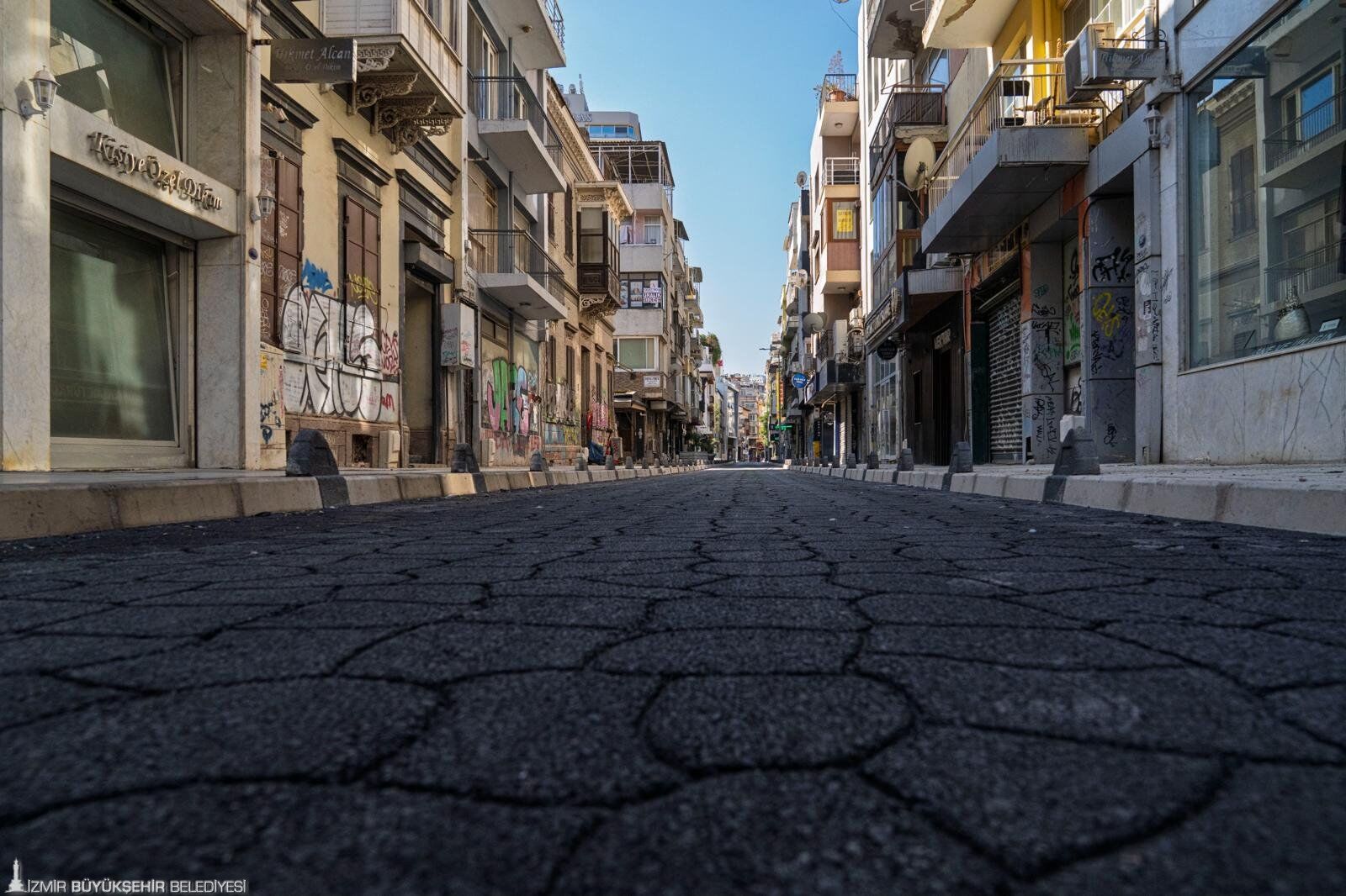 İzmir’in Yoğun Bulvarında Çalışma Tamamlandı Yol Yeniden Trafiğe Açıldı (2)