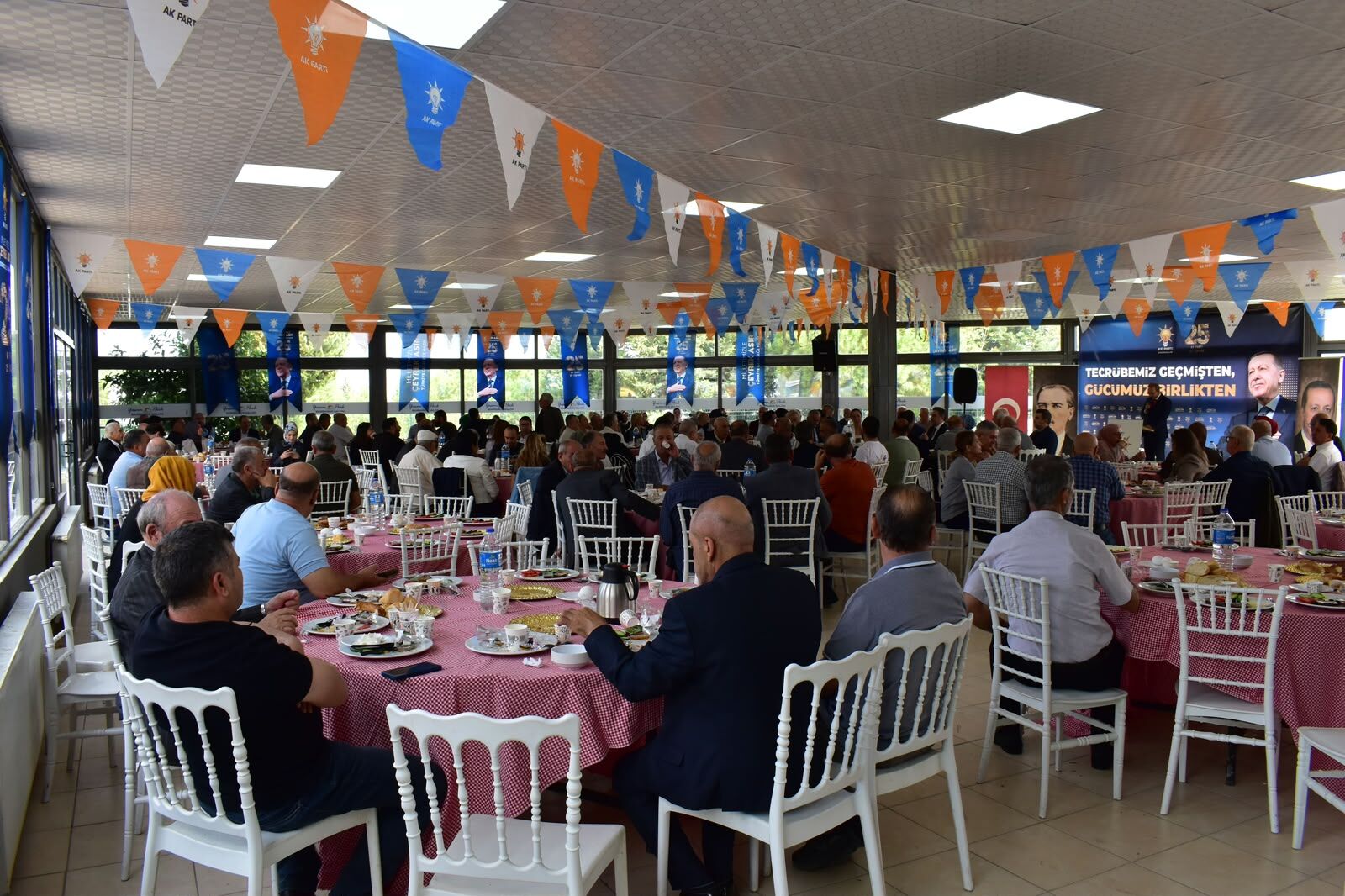 Karabağlar’da Eski Mahalle Başkanları Bir Araya Geldi “Gücümüz Birlikten” (2)