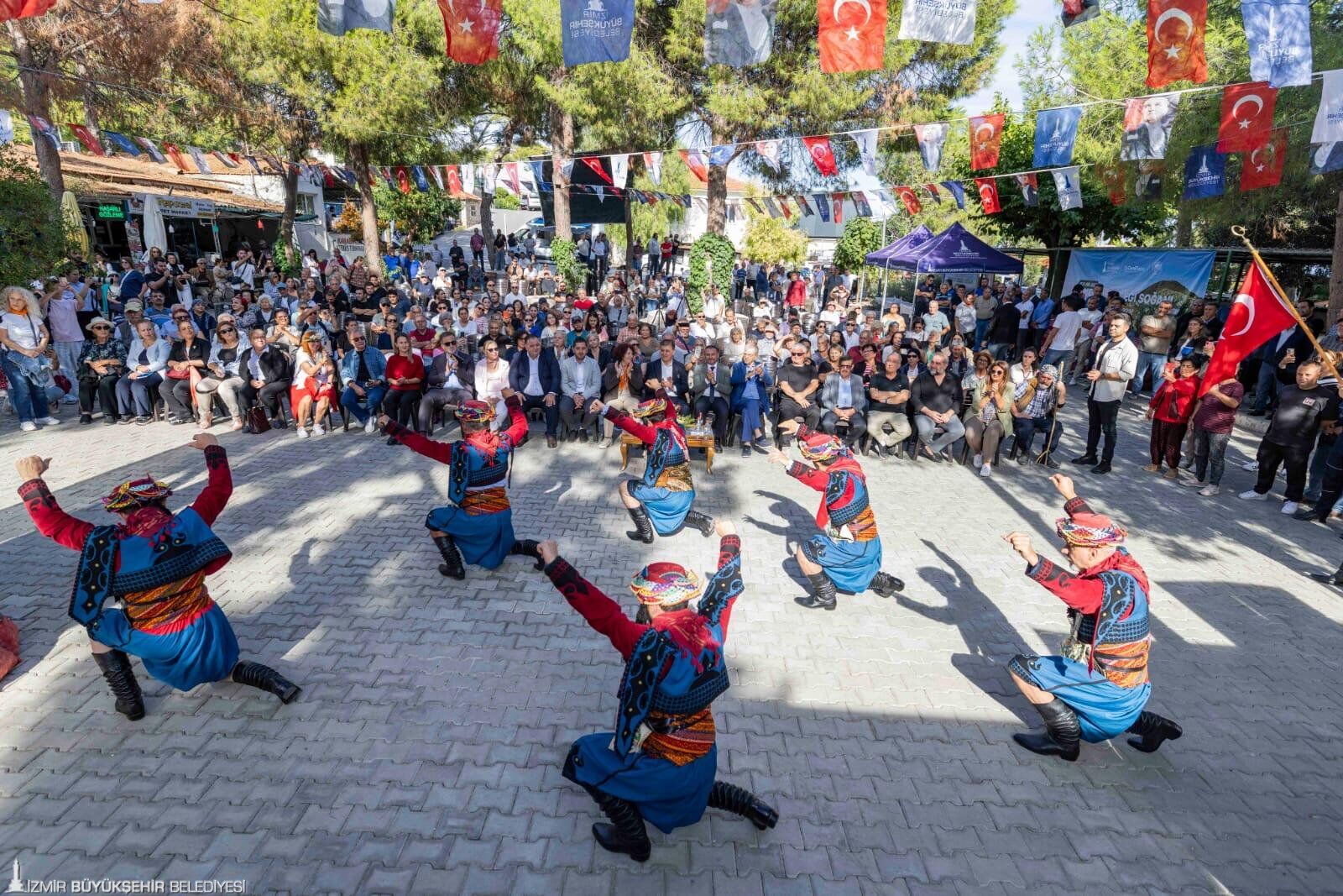 Karaburun’da Nergis Üreticilerine Yeni Destek 300 Bin Soğan Dağıtılıyor (1)