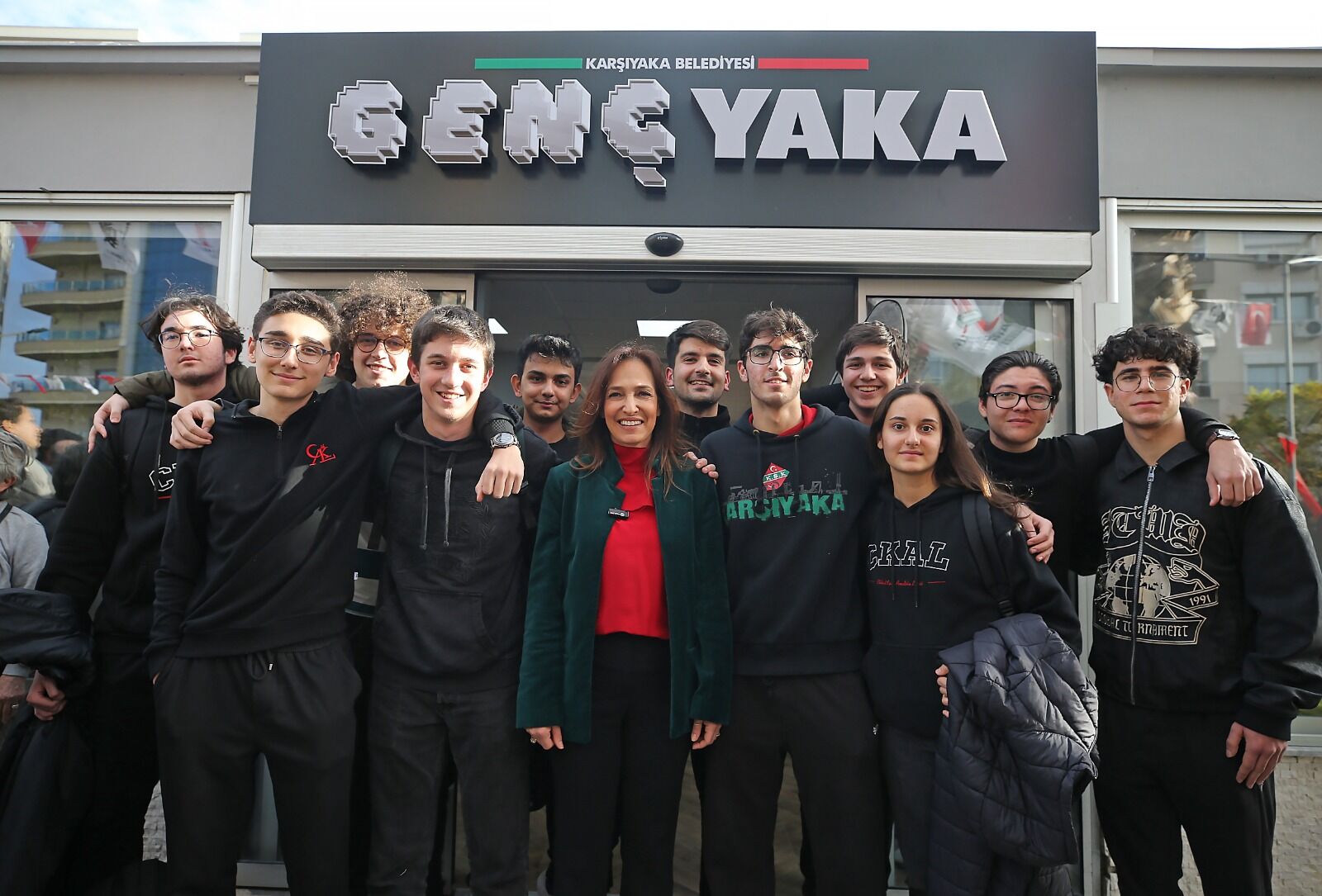 Karşıyaka’da Gençlerin Yeni Adresi Belli Oldu Genç Yaka Yoğun Ilgi Görüyor (2)