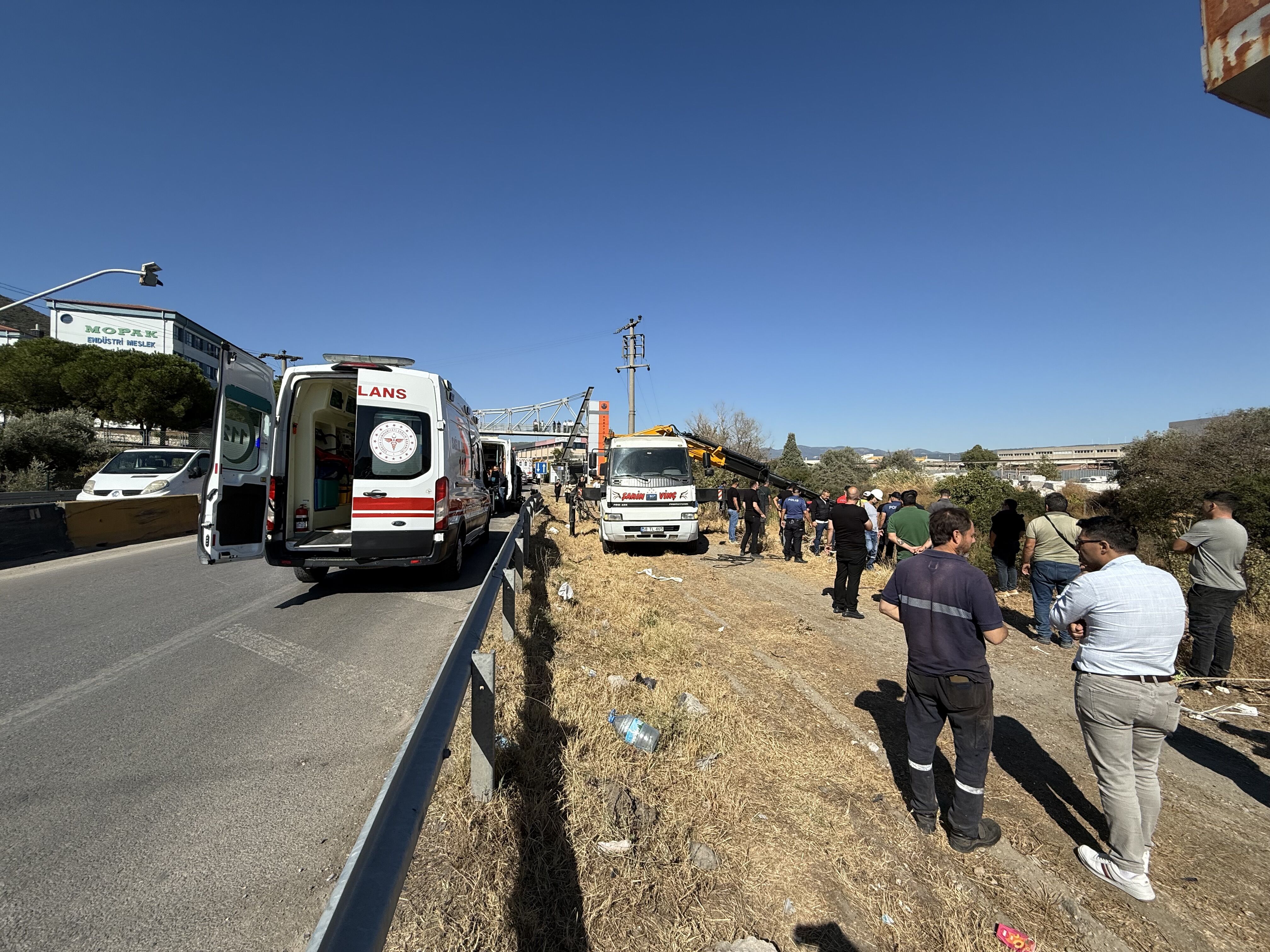 Kemalpaşa İzmir Yolunda Feci Kaza 1 Ölü, 2 Yaralı (2)