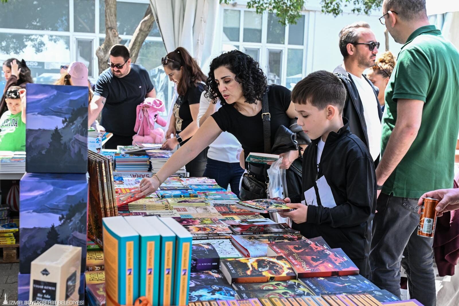Kitapseverlere Müjde! İzmir'de O Fuar Için Geri Sayım Başladı Yüzlerce Yazar Okurlarıyla Kültürpark’ta Buluşacak (1)