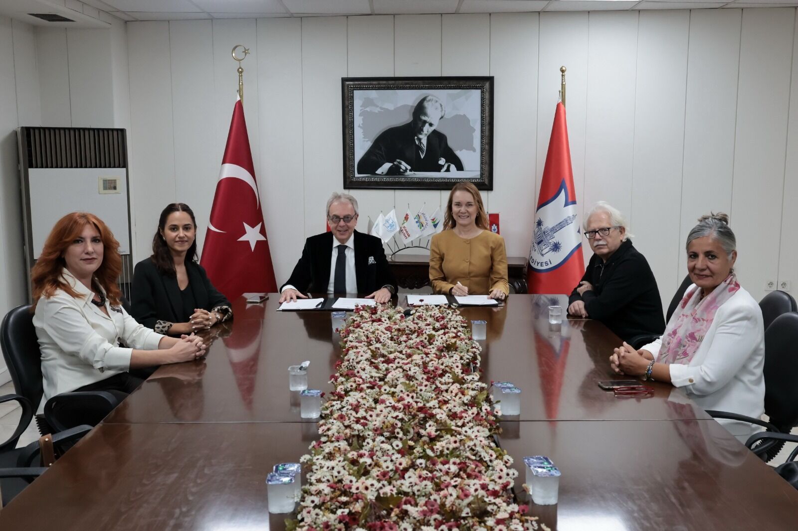 Konak’ta dikkat çeken iş birliği: Öğrencilerin önünü açacak protokol imzalandı