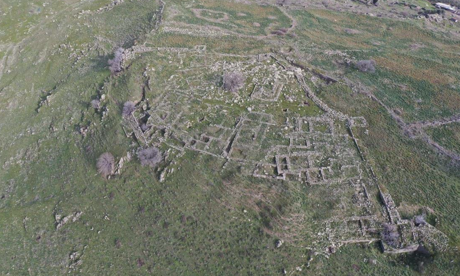 Ne Efes ne Bergama! İZBAN’dan inip kralların tepesine çıkılıyor: İzmir’de üç saraylı antik kenti çoğu kişi bilmiyor