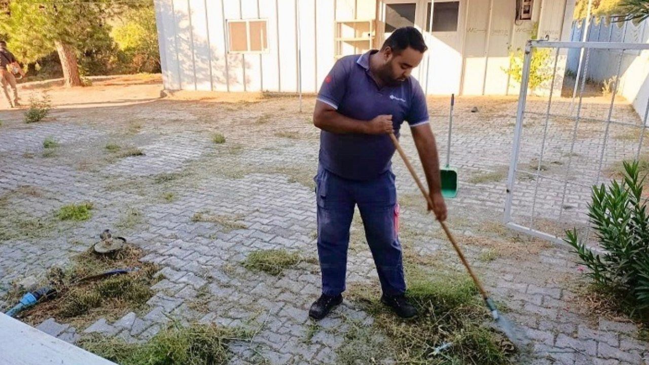 Menderes’te dört koldan müdahale! Yabani otlar tek tek temizleniyor