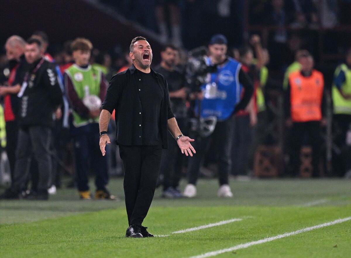 Trabzonspor maçında Okan Buruk şoku! Kırmızı kart gördü