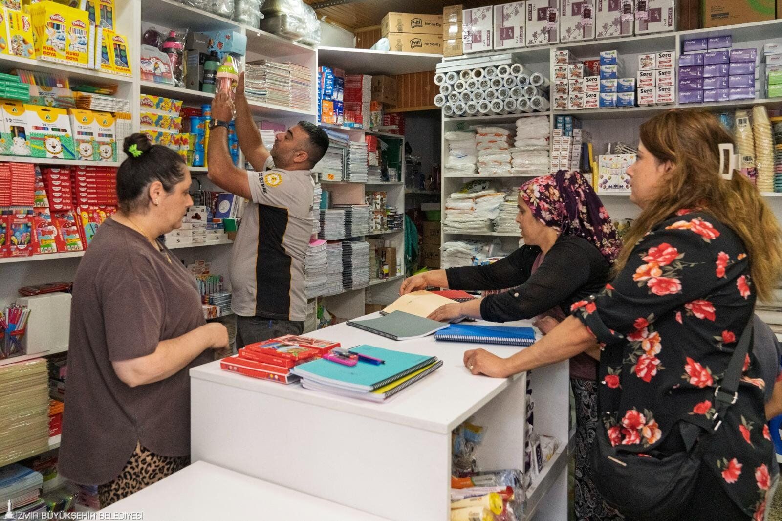 Okullar Açılmadan Hesaplara Yatırıldı! İzmir’de Velilerin Okul Alışverişi Başladı (2)