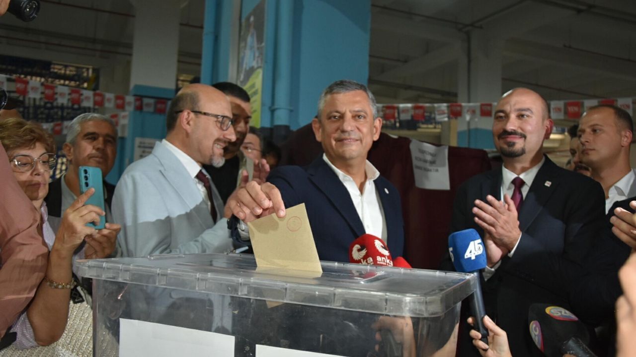 Özgür Özel memleketinde sandık başına gitti: Ön seçimde oy kullandı