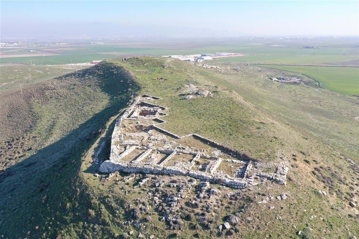 Ne Efes ne Bergama! 5 bin yıllık değişimin tanığı: İzmir’in kayıp ada kentinde binlerce boncuk bulundu