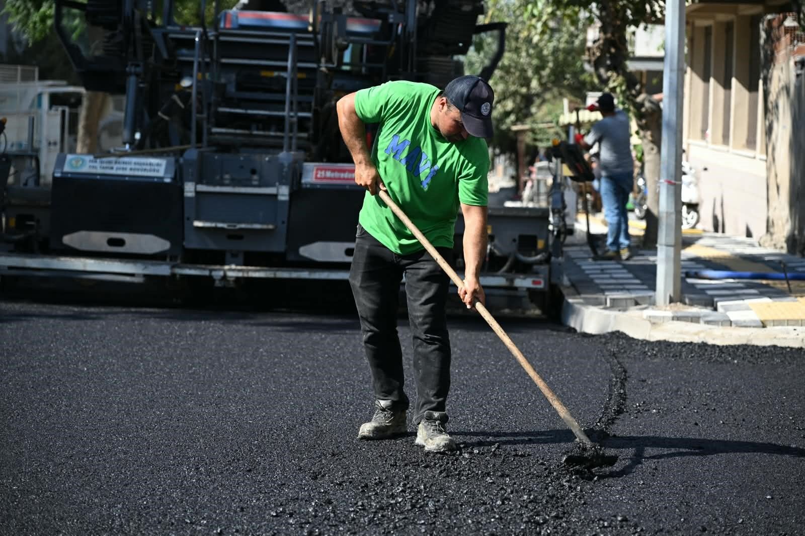 Salihli’de Ulaşımı Değiştirecek Çalışma Çiçek Caddesi Yenileniyor (2)