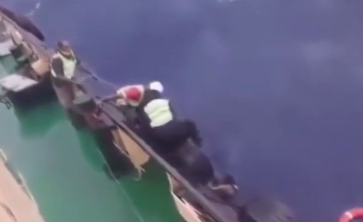 Son Dakika: Feribot alabora oldu, 30 kişi kayboldu!