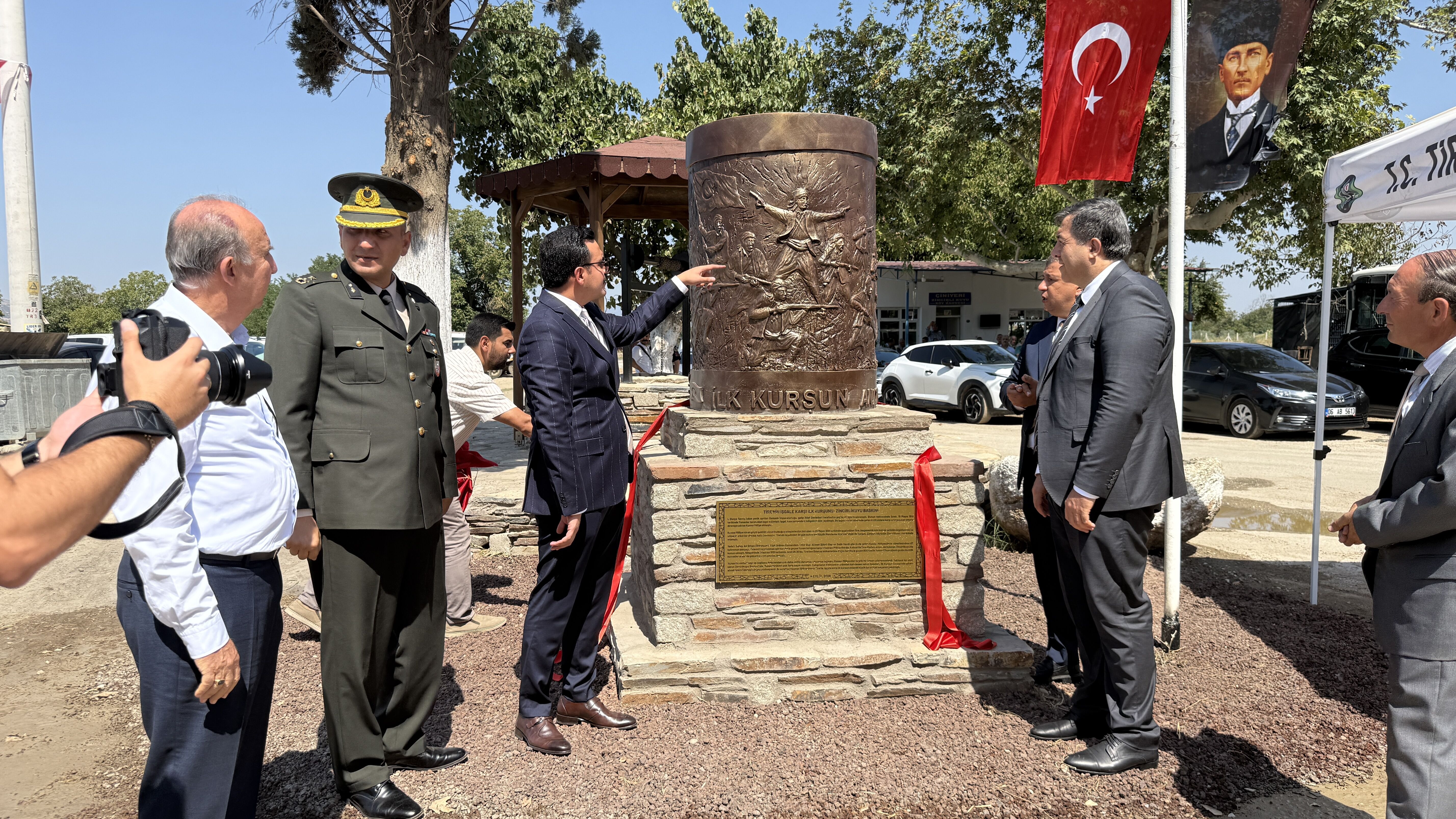 Tire’de Tarihi An İlk Kurşun Anıtı Törenle Açıldı (2)