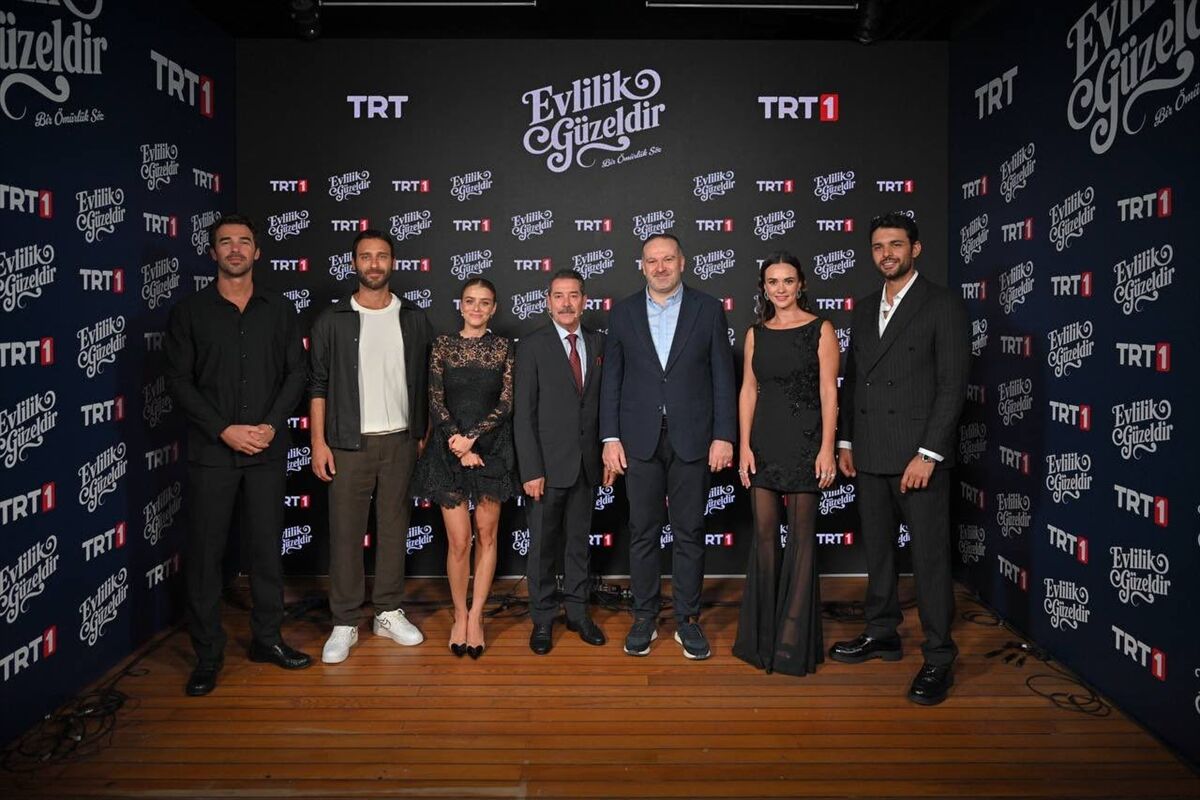 Trt 1’In Yeni Dizisi “Evlilik Güzeldir” Için Görkemli Gala Yayın Günü Belli Oldu (1)
