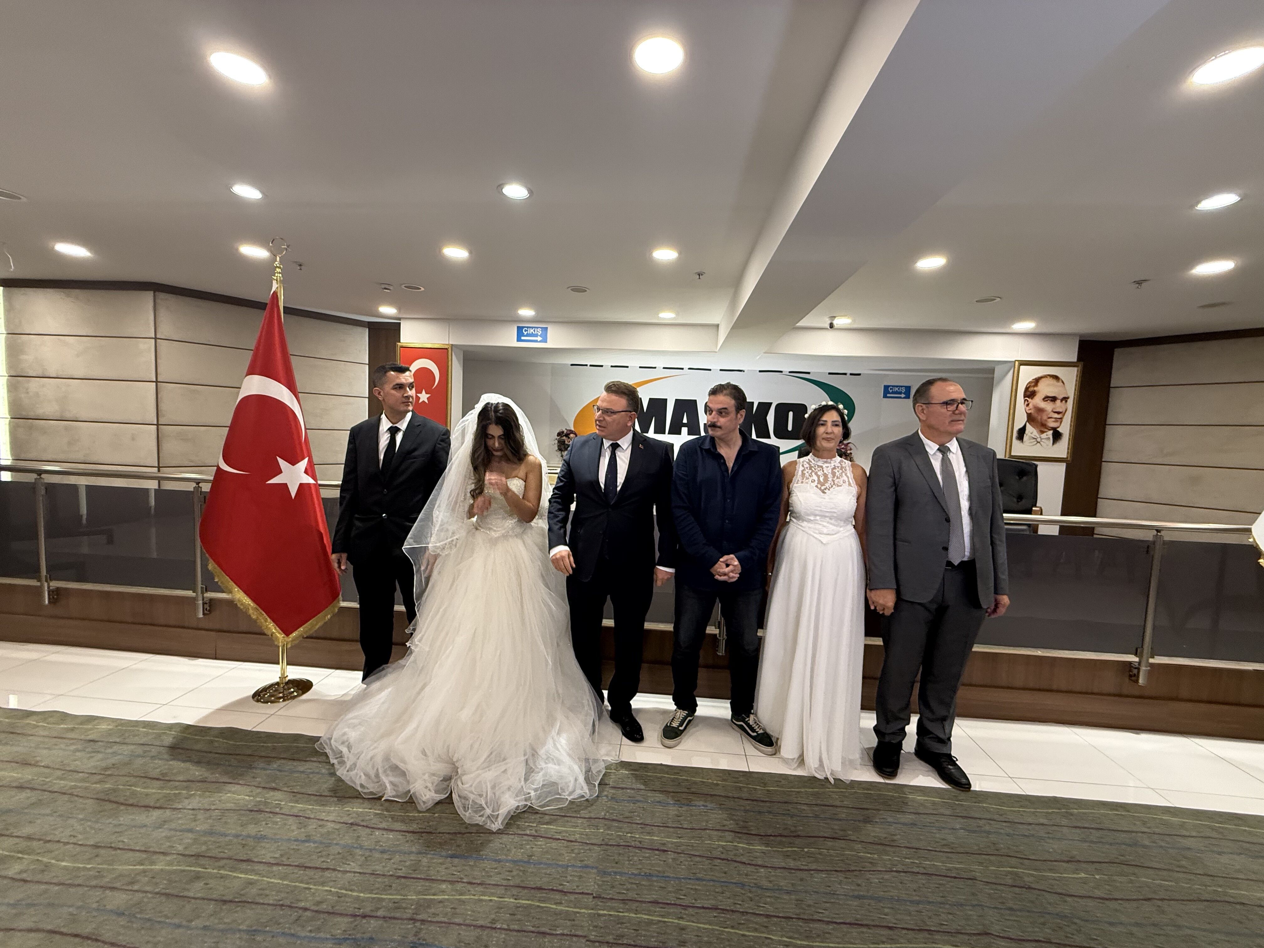 Ufuk Özkan'dan Çiftlere Balayı Müjdesi! Bir Günde Iki Çiftin Nikahına Şahitlik Yaptı (1)