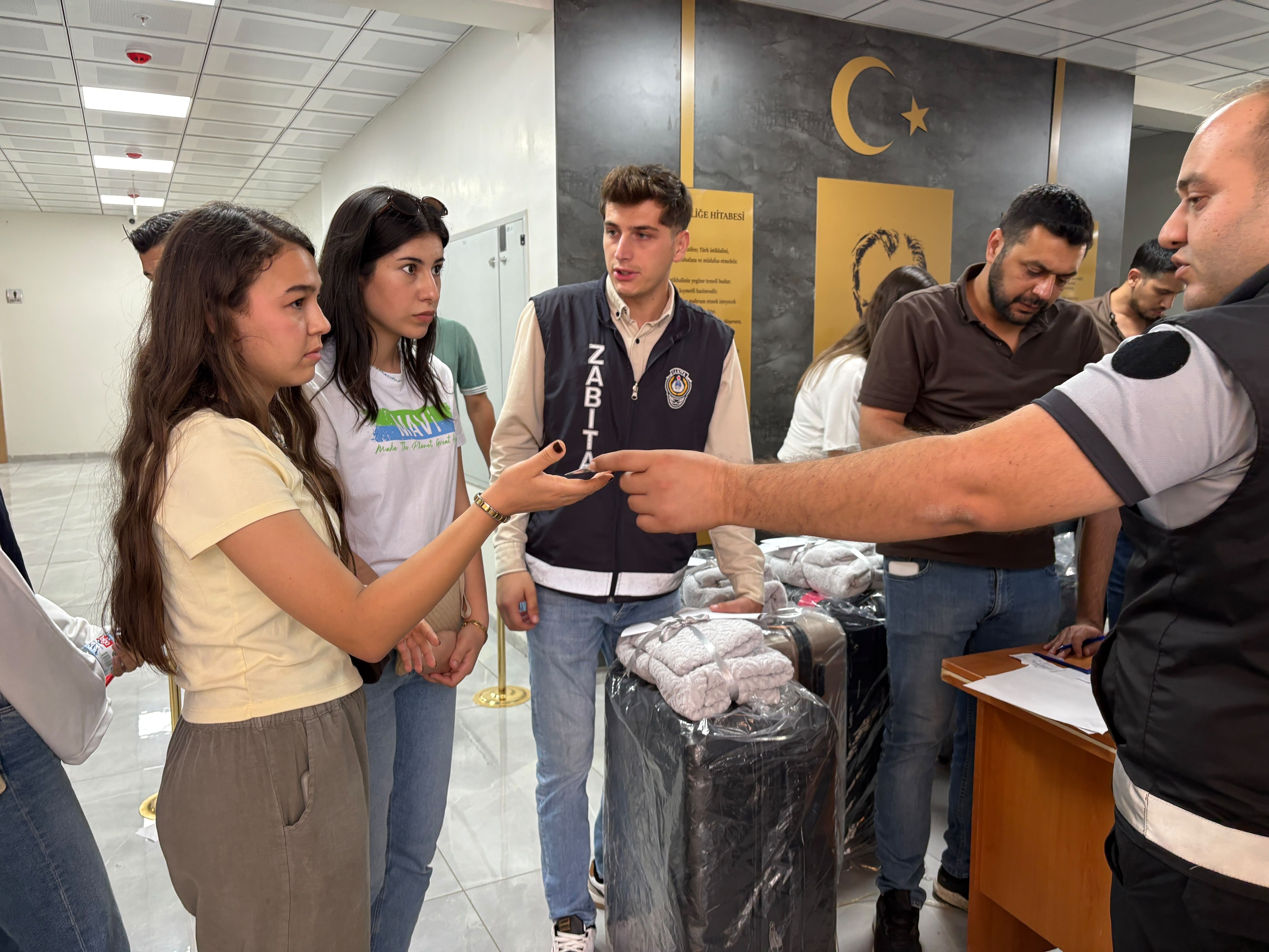Üniversiteyi Kazanan Gençlerin Ilk Valizi Belediyeden (2)
