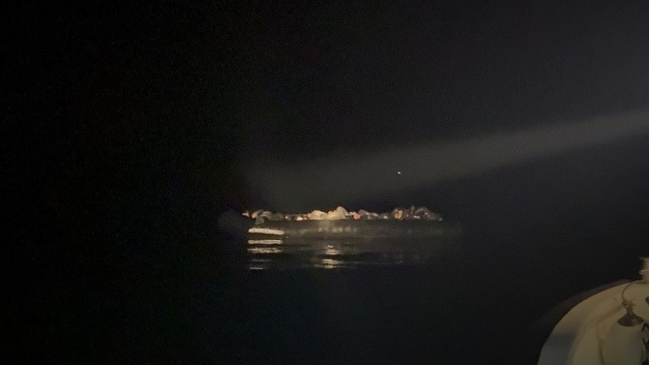 Urla ve Çeşme açıklarında iki operasyon! 55 göçmen yakalandı, dört şüpheli gözaltında