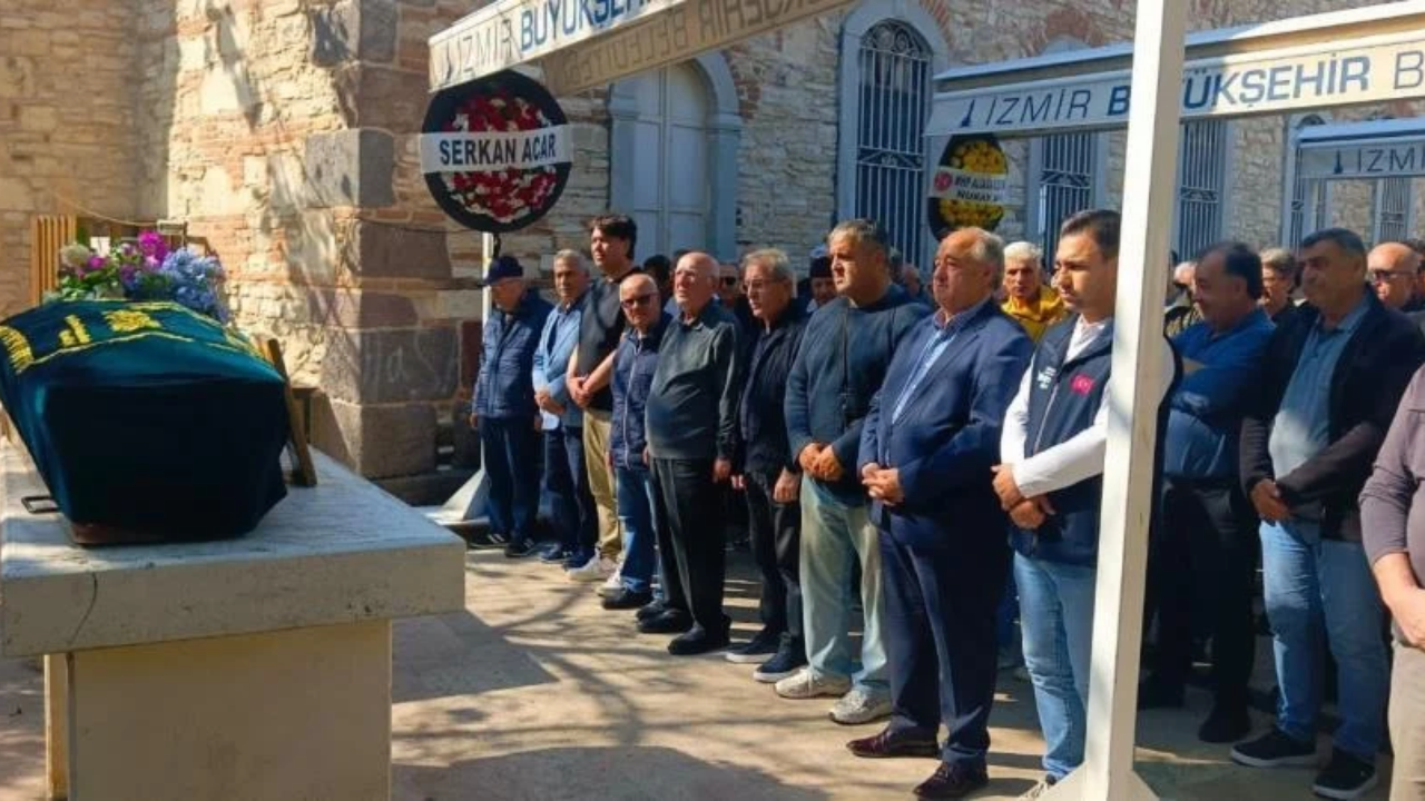 Aliağa’nın Eski Belediye Başkanı Ali Ayhan Bayrak son yolculuğuna uğurlandı