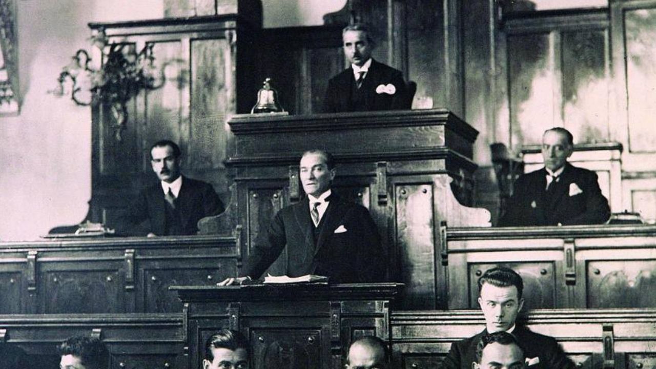Bakan Ersoy Açıkladı Atatürk’ün Eseri Nutuk 8 Yabancı Dile Çevriliyor (3)