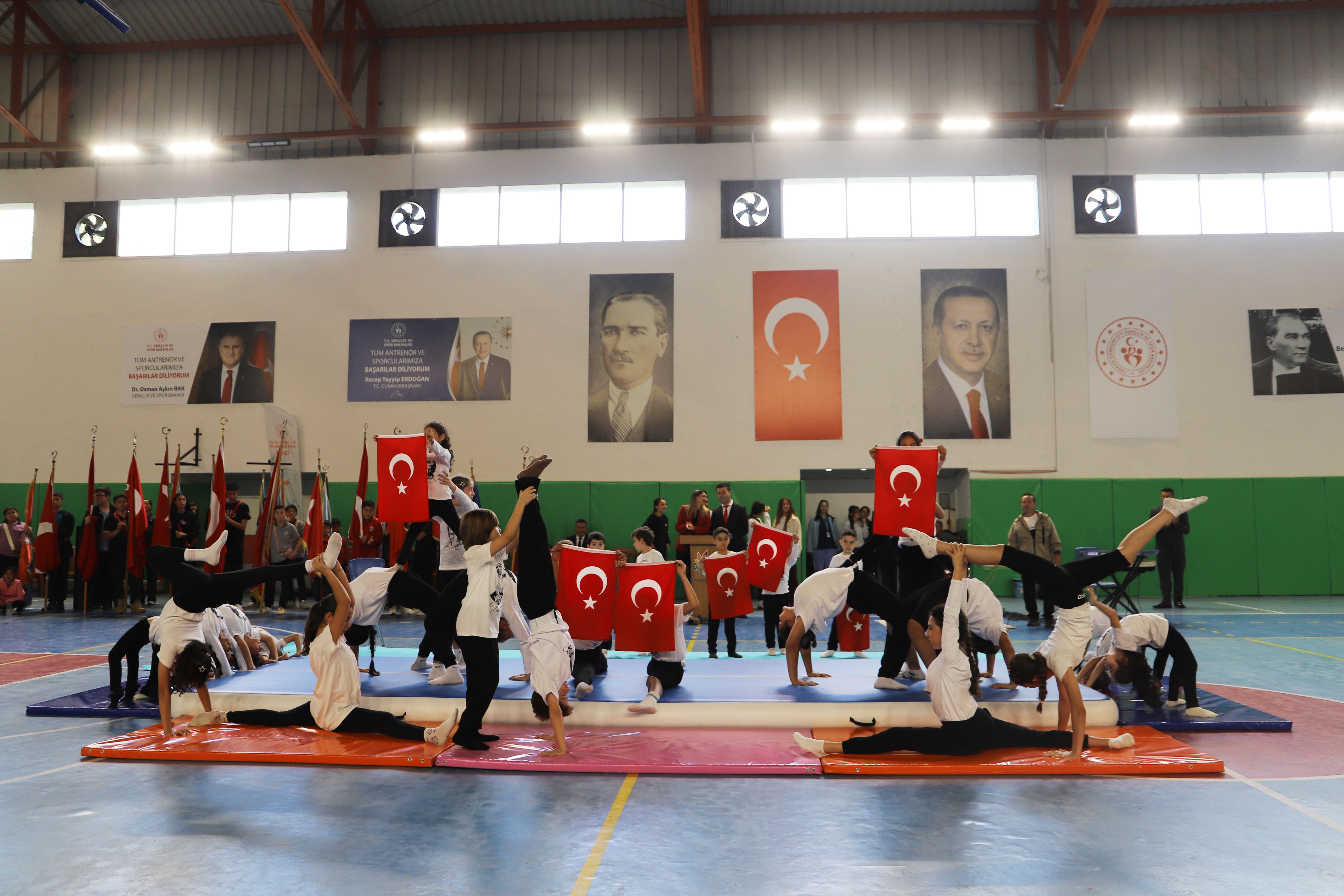 Bayındır’da 29 Ekim Coşkusu Törenle Kutlandı Gazilerin Gösterisi Ayakta Alkışlandı (1)