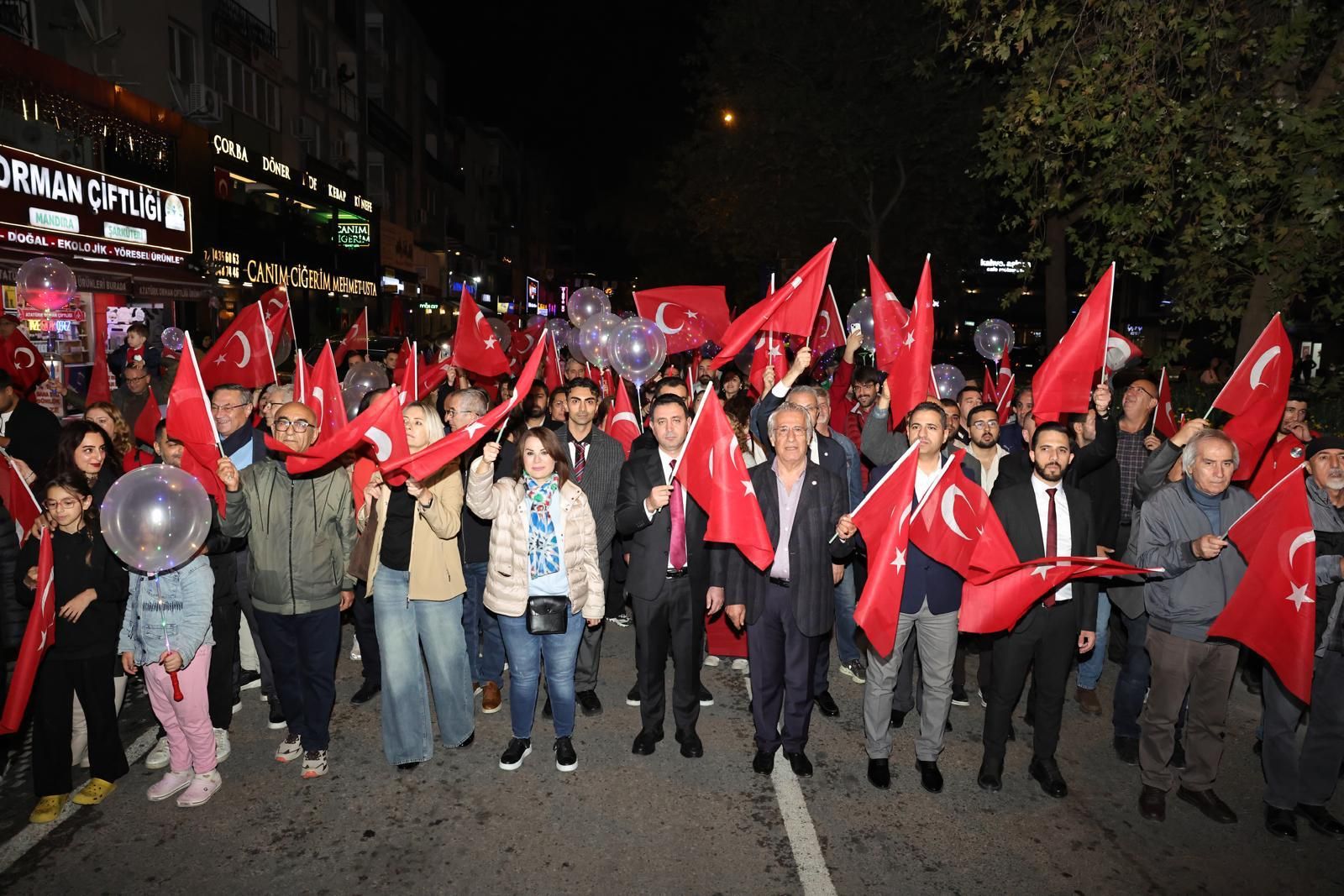 Bayraklı’da 29 Ekim Kutlamalarına Candan Erçetin Damga Vurdu (2)