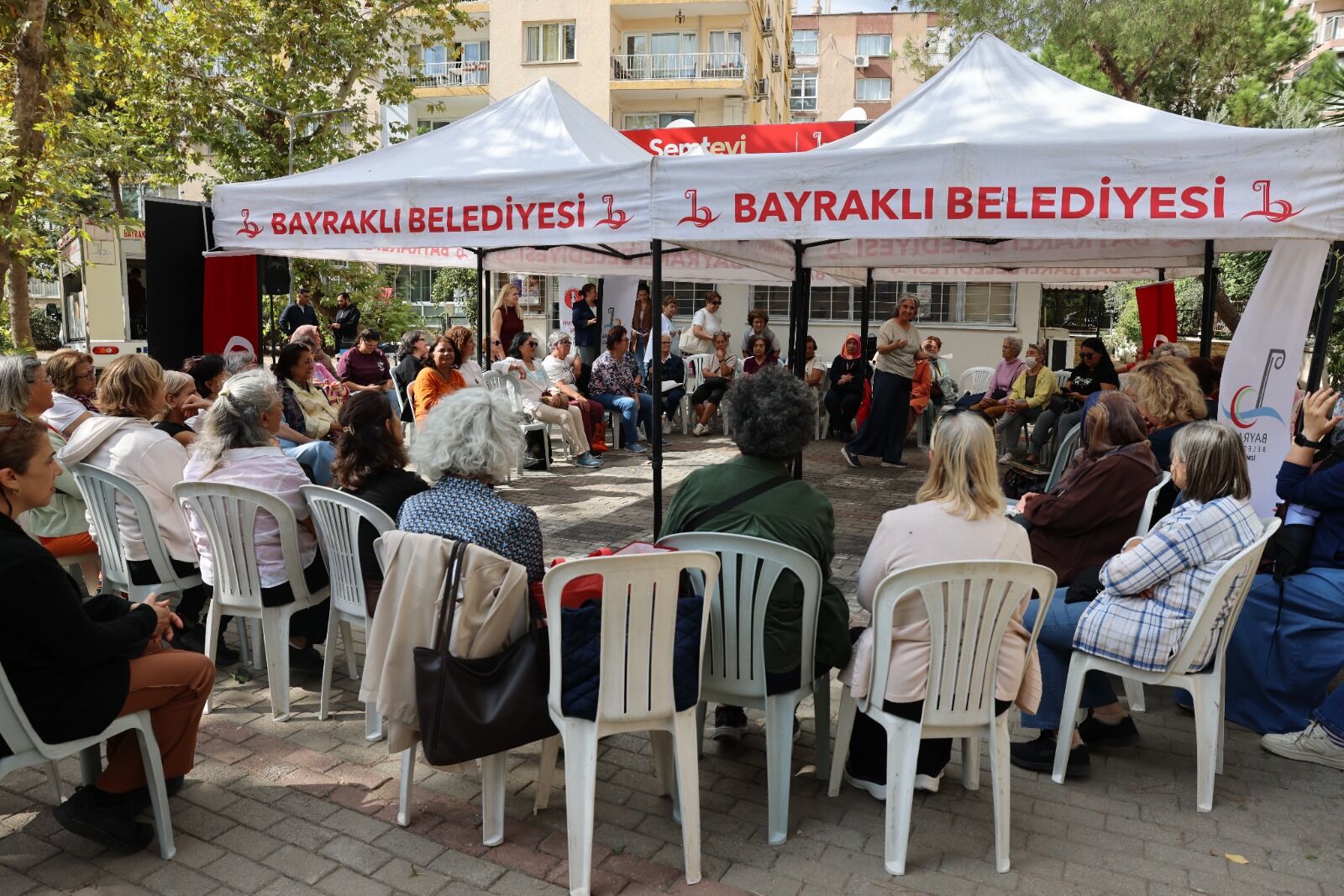 Bayraklı'da Yaş Almış Büyüklere Özel Program Gün Boyu Etkinlikler Düzenlendi (1)