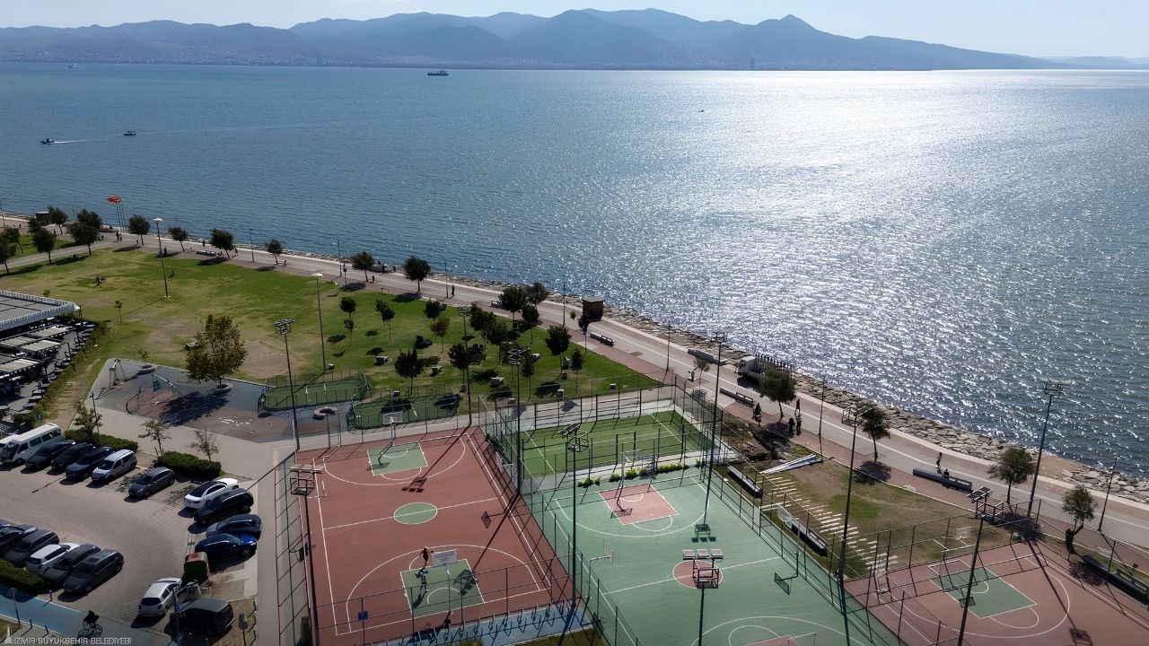 Ne AVM ne pahalı kafe! Yaz bitti ama sahil keyfi bitmedi: İzmir’de vapurla gidilen manzaranın giriş bileti yok