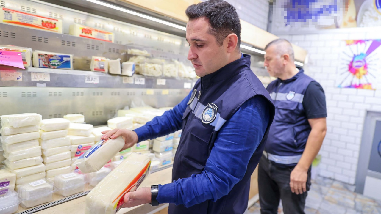 Buca'da şarküteriye denetim! 109,5 kilo tarihi geçmiş ürün ele geçirildi