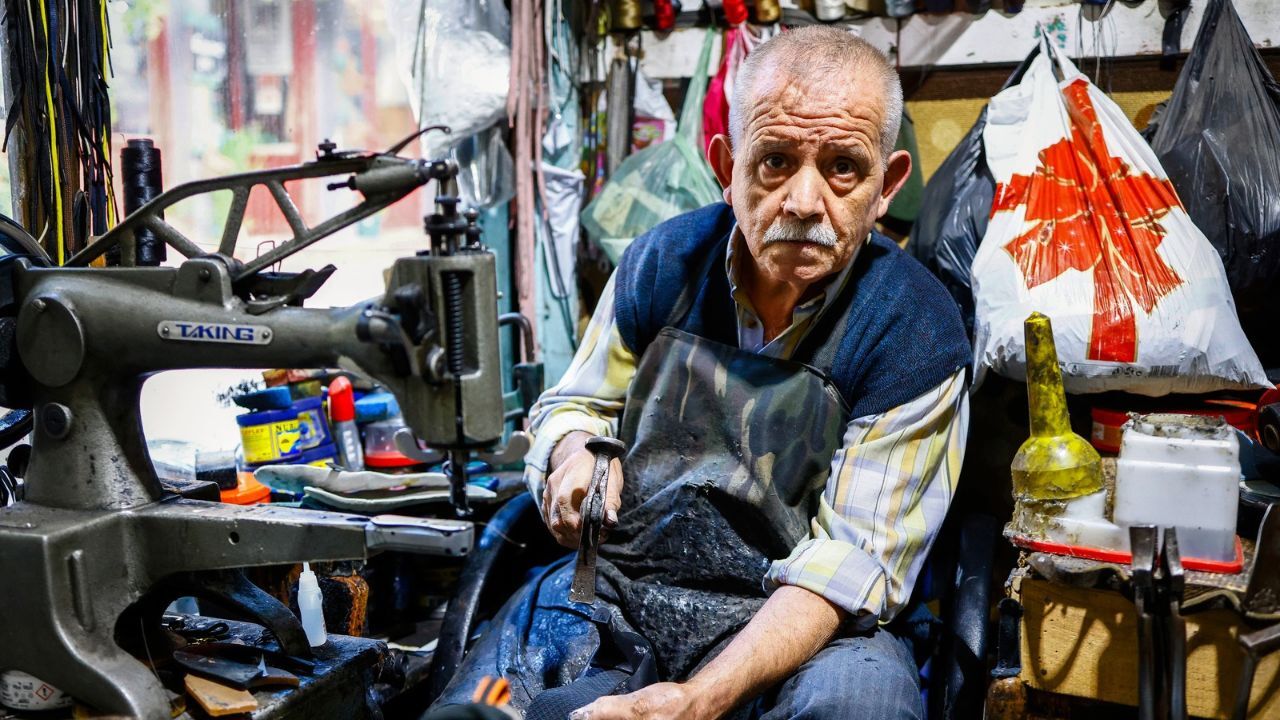 Çırak Yetişmiyor, Ustalar Azalıyor! Bergama’da Kunduracılığın Zamana Karşı Mücadelesi 1