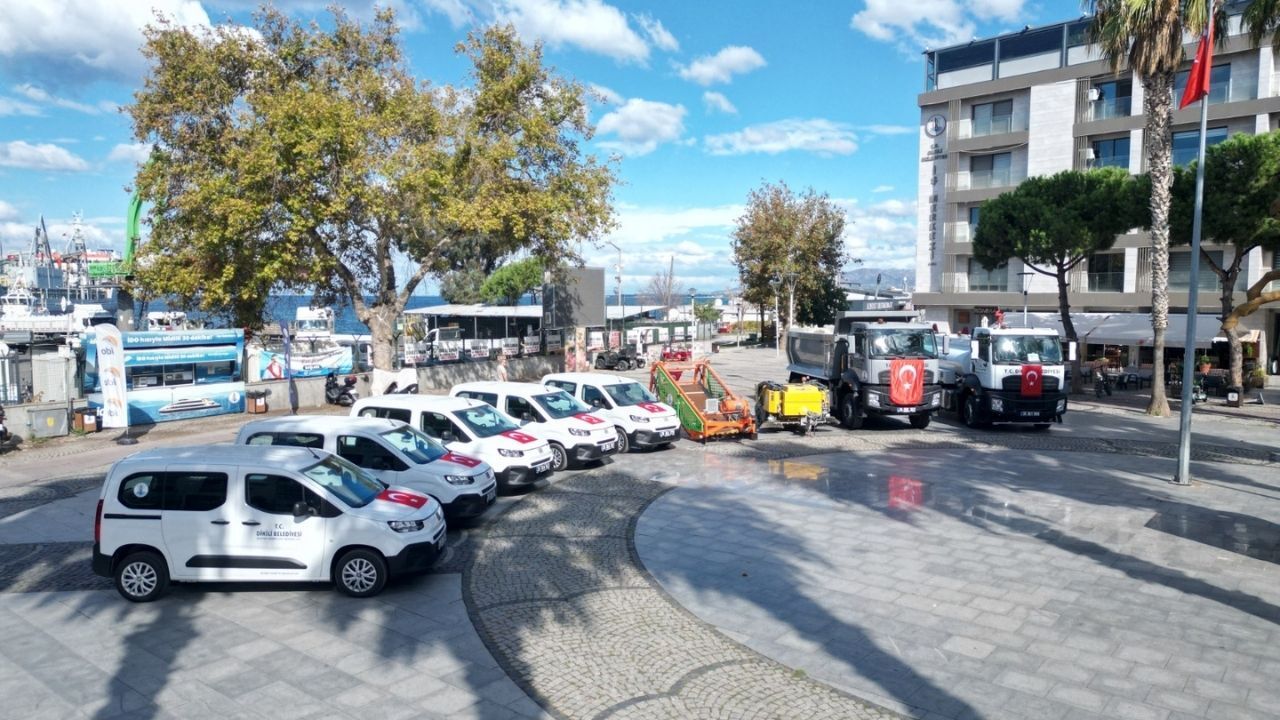 Dikili Belediyesi Filosunu Büyüttü 9 Yeni Araç Hizmete Alındı (1)