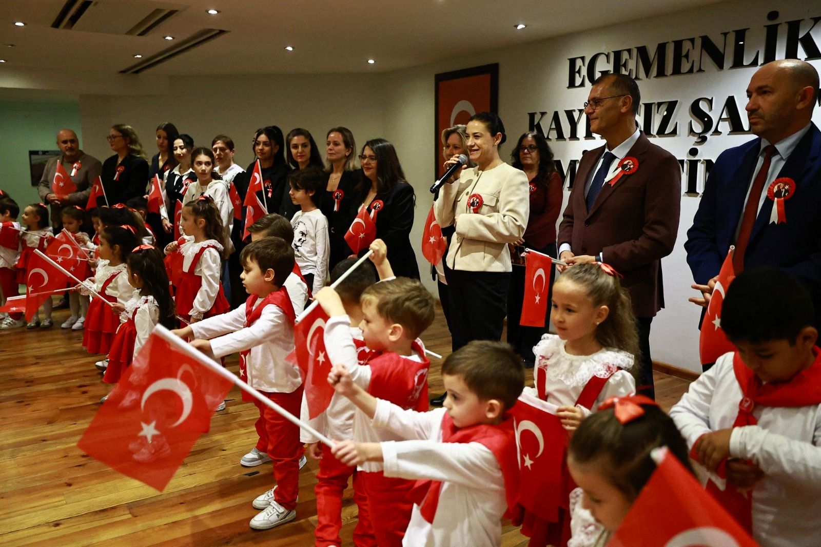 Efes Selçuk’ta Çocuklardan Başkan Sengel’e 29 Ekim Sürprizi (2)