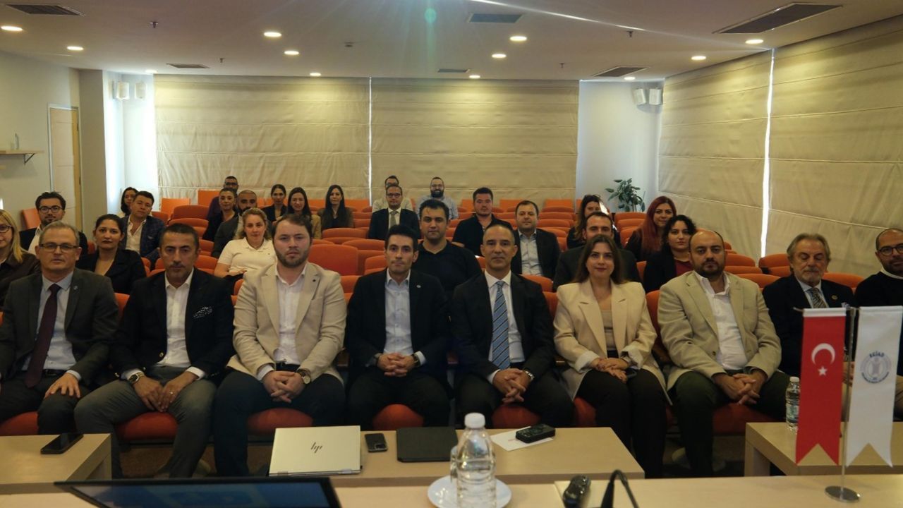 Elektrikli Araçlar Iş Dünyasını Nasıl Değiştiriyor İzmir’de Egi̇ad Ve Aydem Enerji Ile Araçların Geleceği Konuşuldu (2)