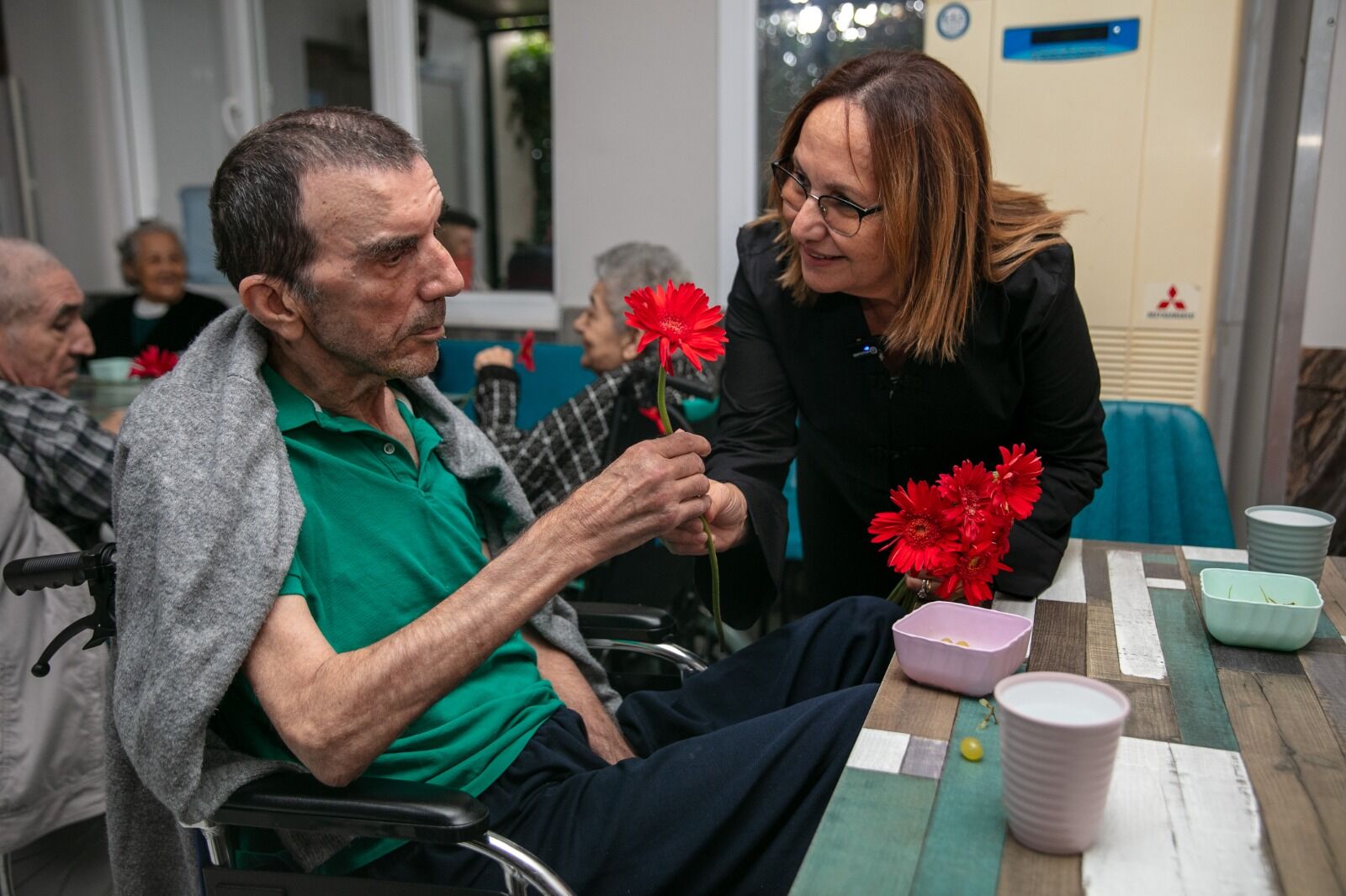 Güzelbahçe'de Çınarlar Unutulmadı! Her Zaman Yanlarında Olacağız (2)